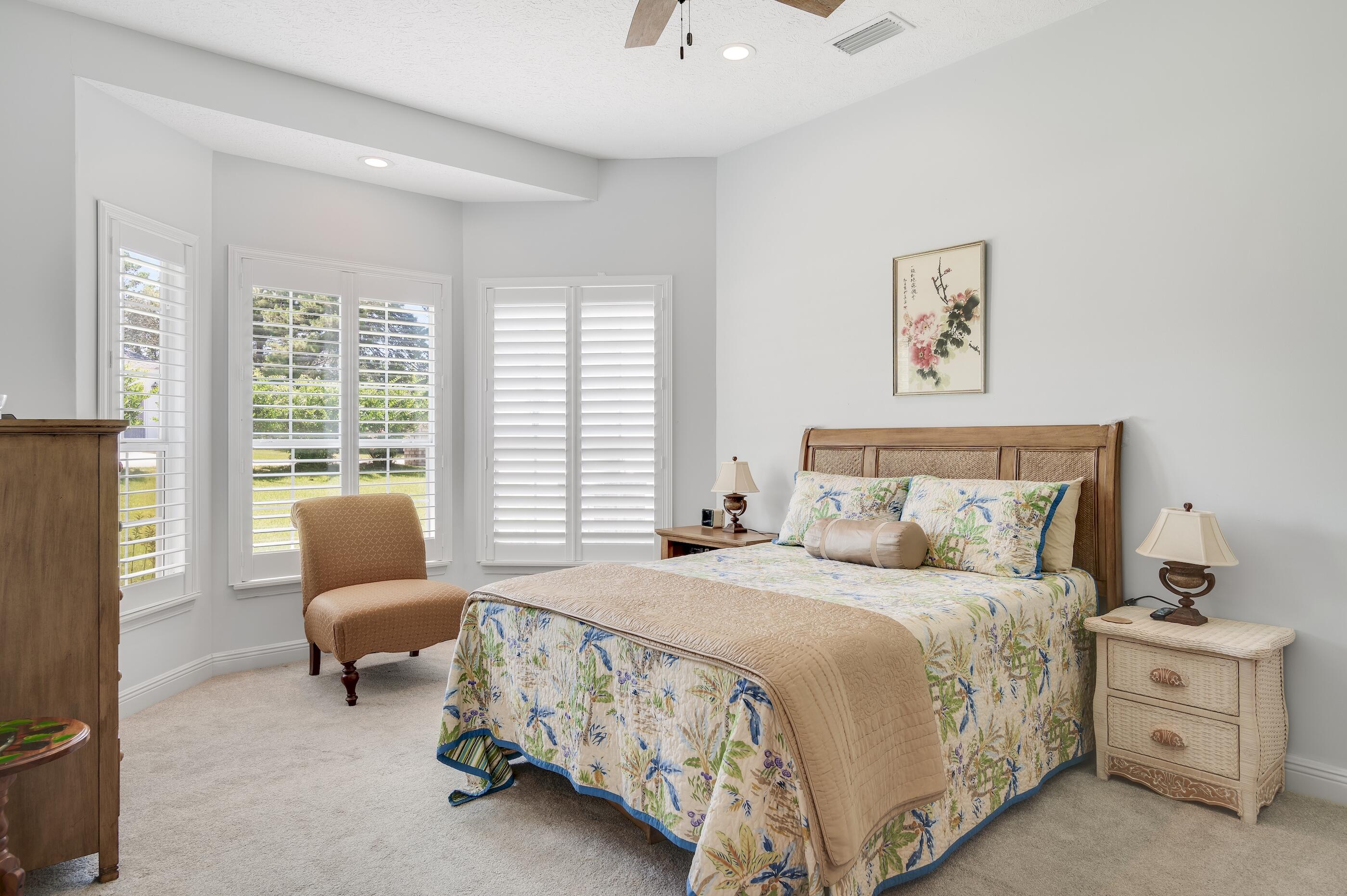 COUNTRY CLUB HILLS - Residential Lease
