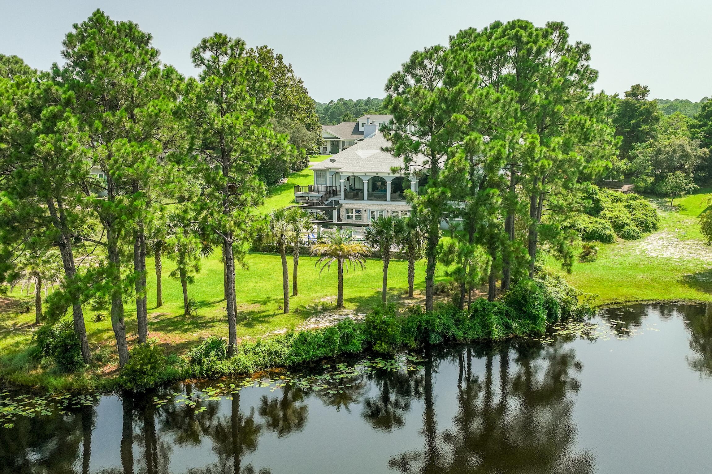 COUNTRY CLUB HILLS - Residential Lease