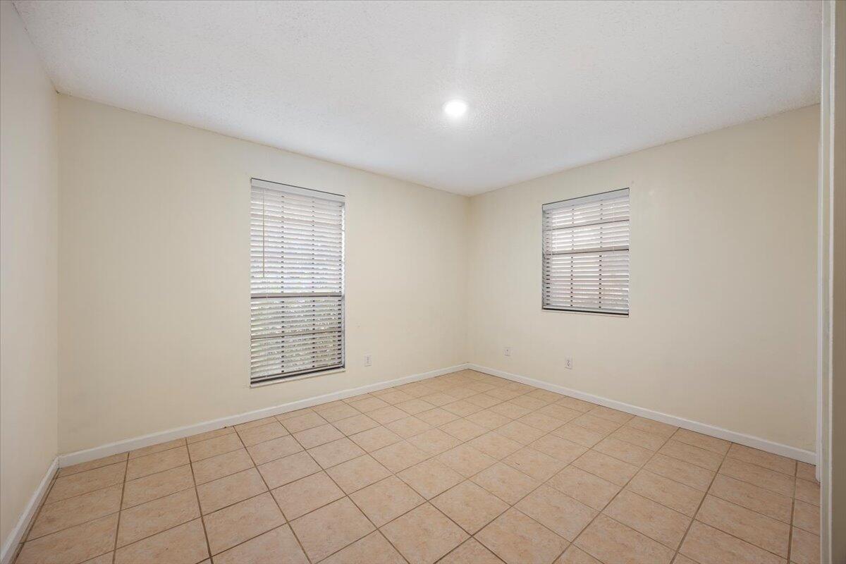 NORTHRIDGE - Residential