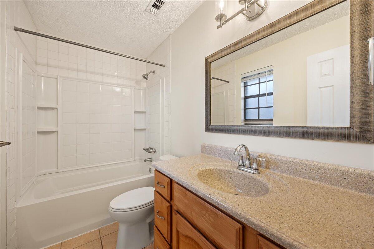 NORTHRIDGE - Residential