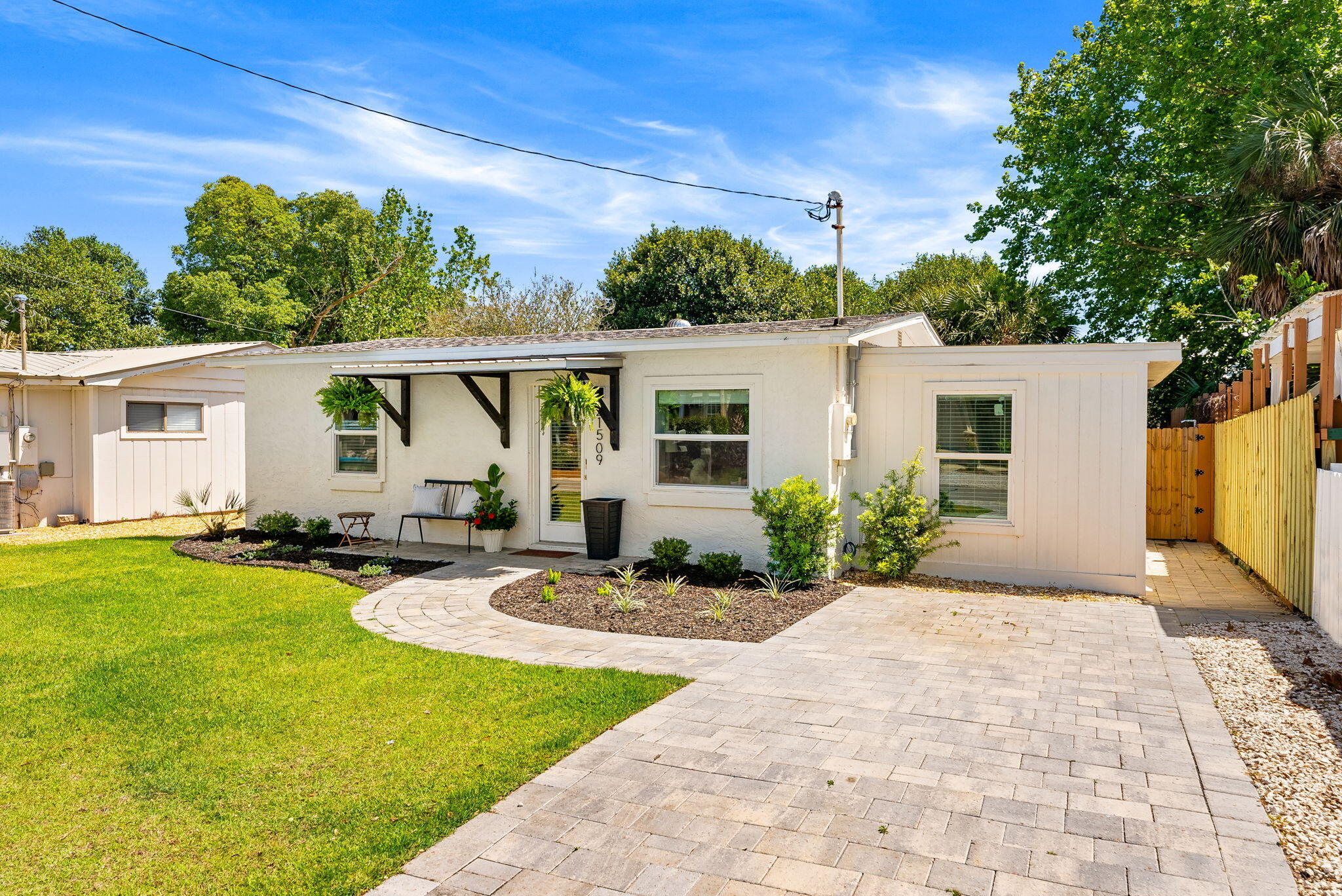 RIVIERA BEACH - Residential