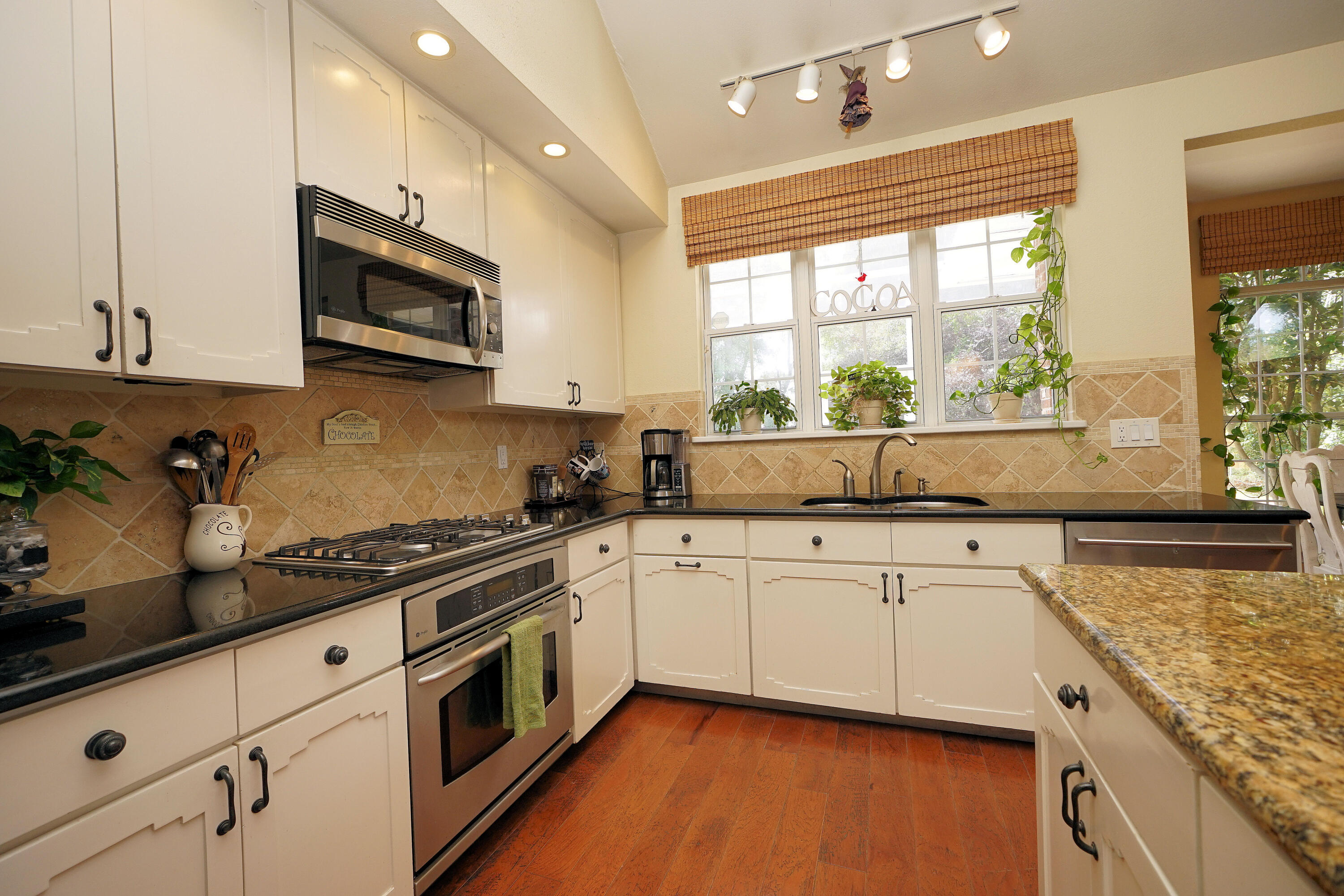 ROCKY BAYOU COUNTRY CLUB ESTATES 10 - Residential