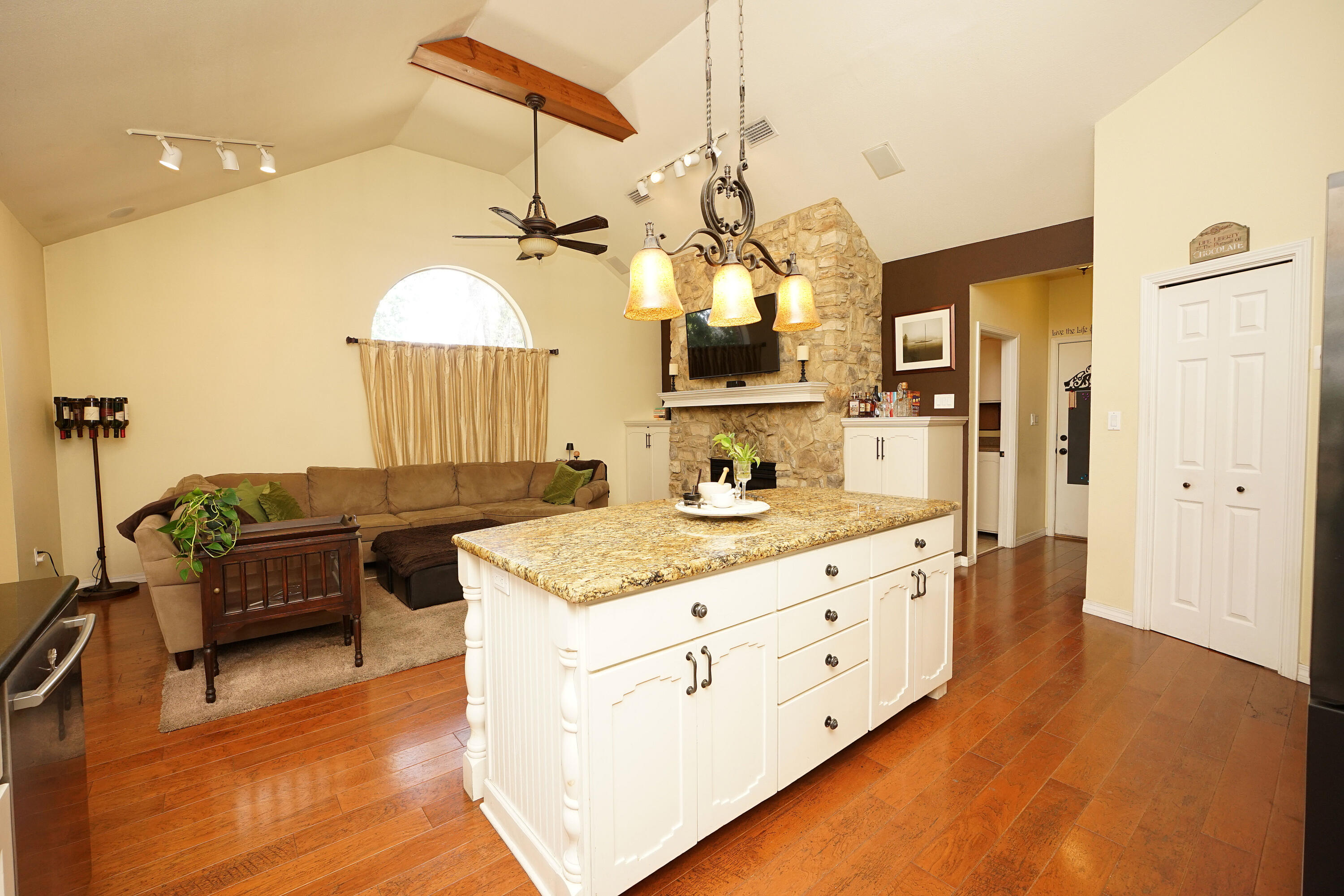 ROCKY BAYOU COUNTRY CLUB ESTATES 10 - Residential