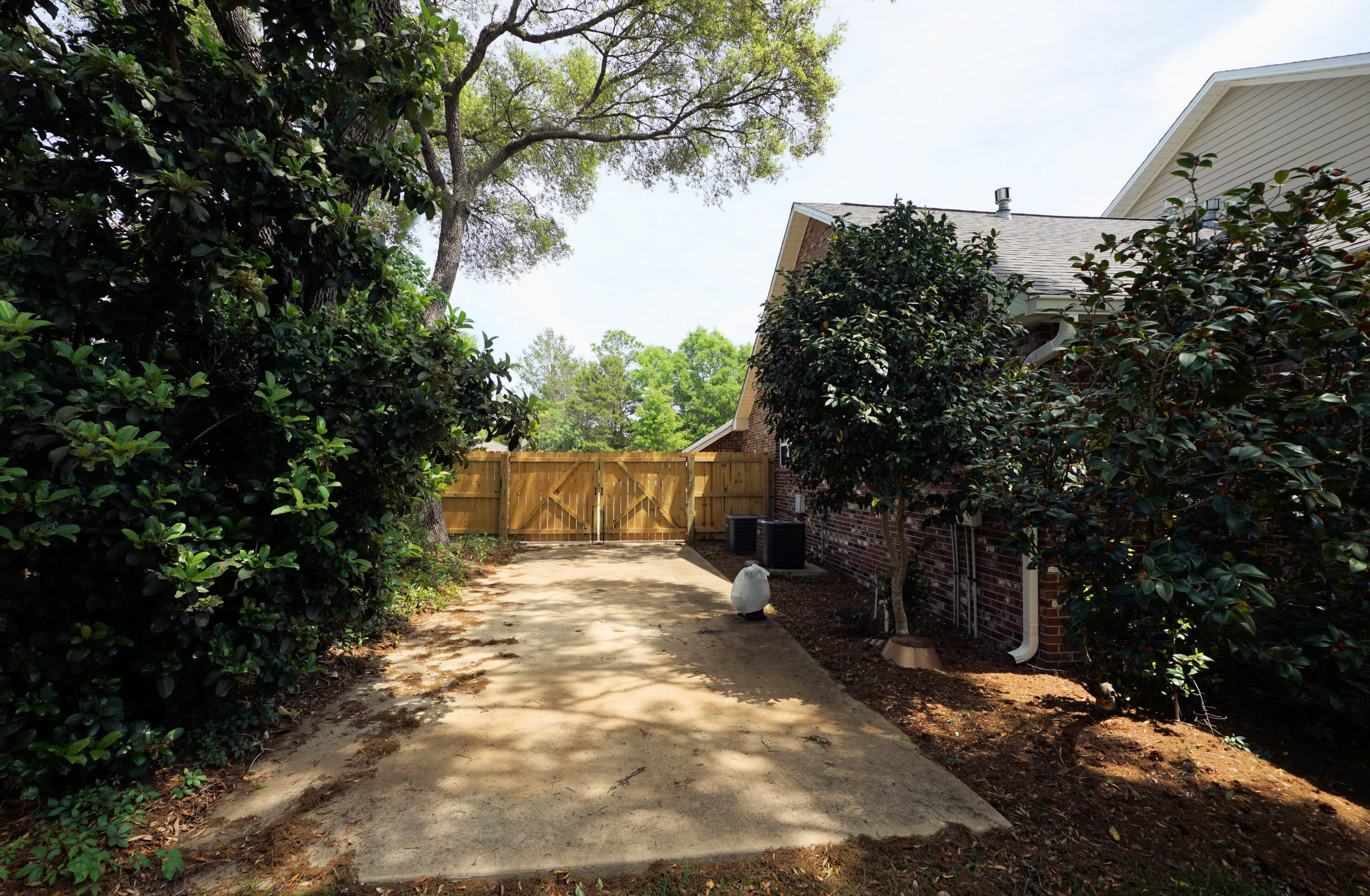 ROCKY BAYOU COUNTRY CLUB ESTATES 10 - Residential