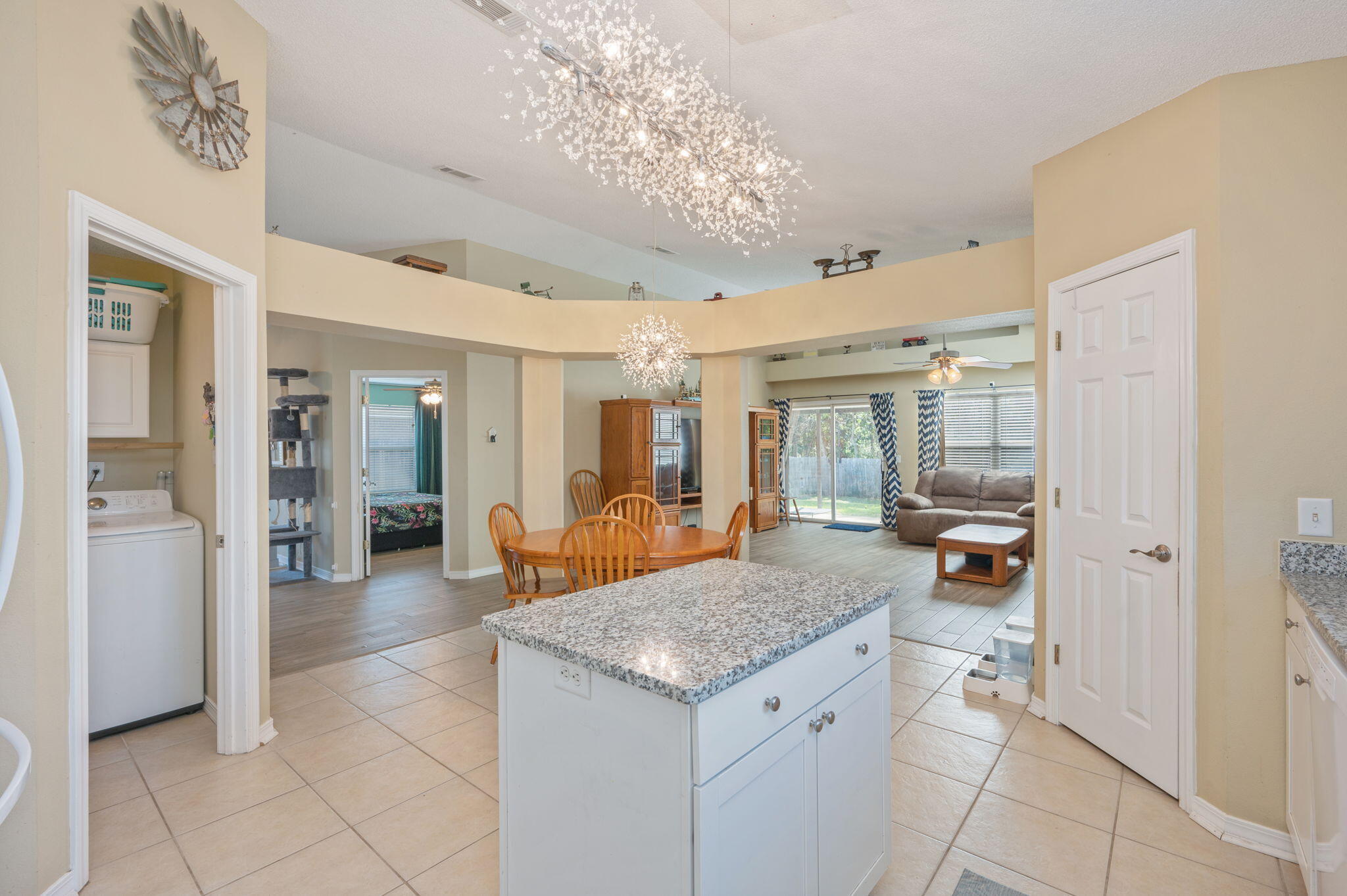 HIDDEN SHORES - Residential