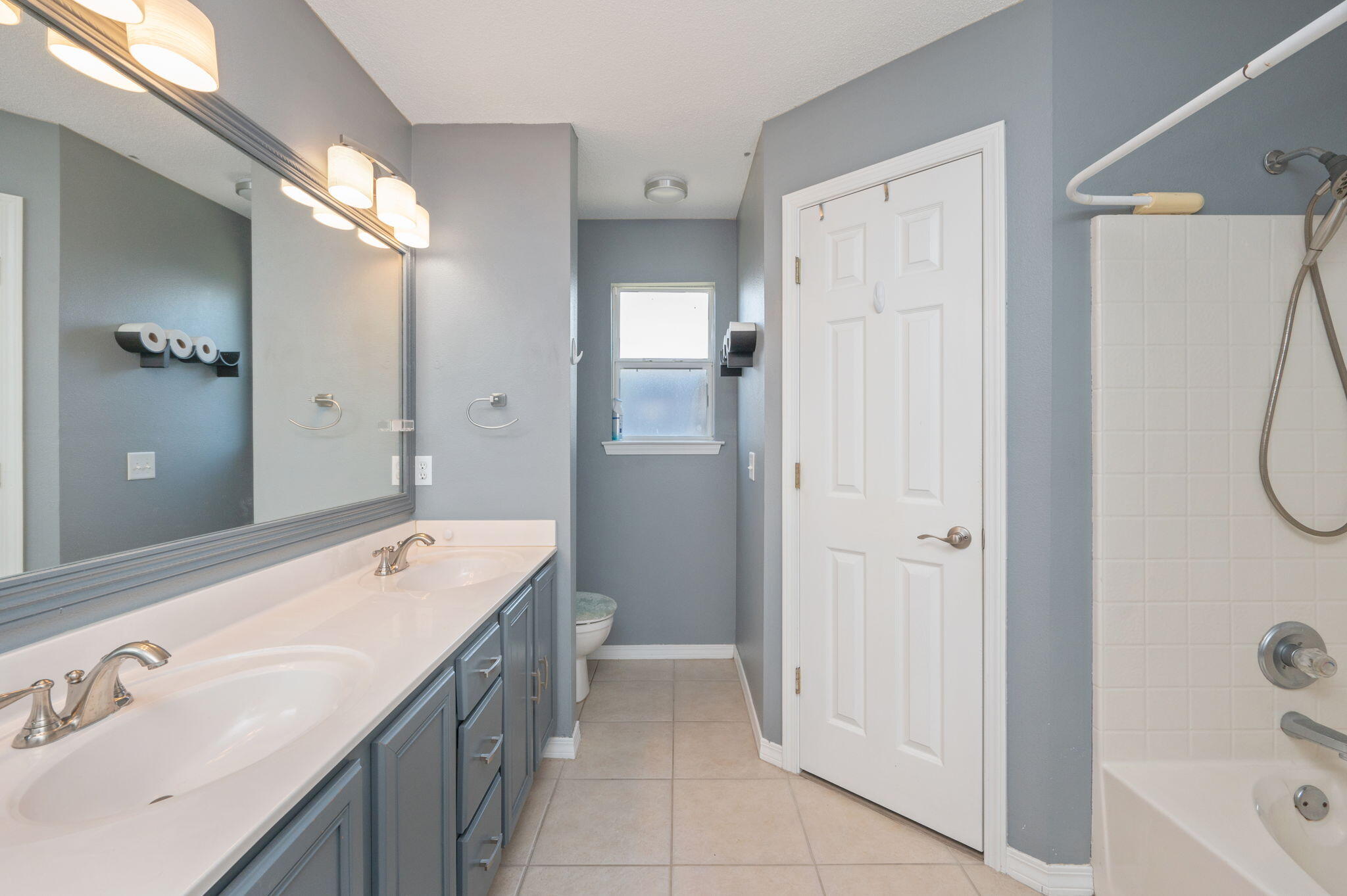 HIDDEN SHORES - Residential