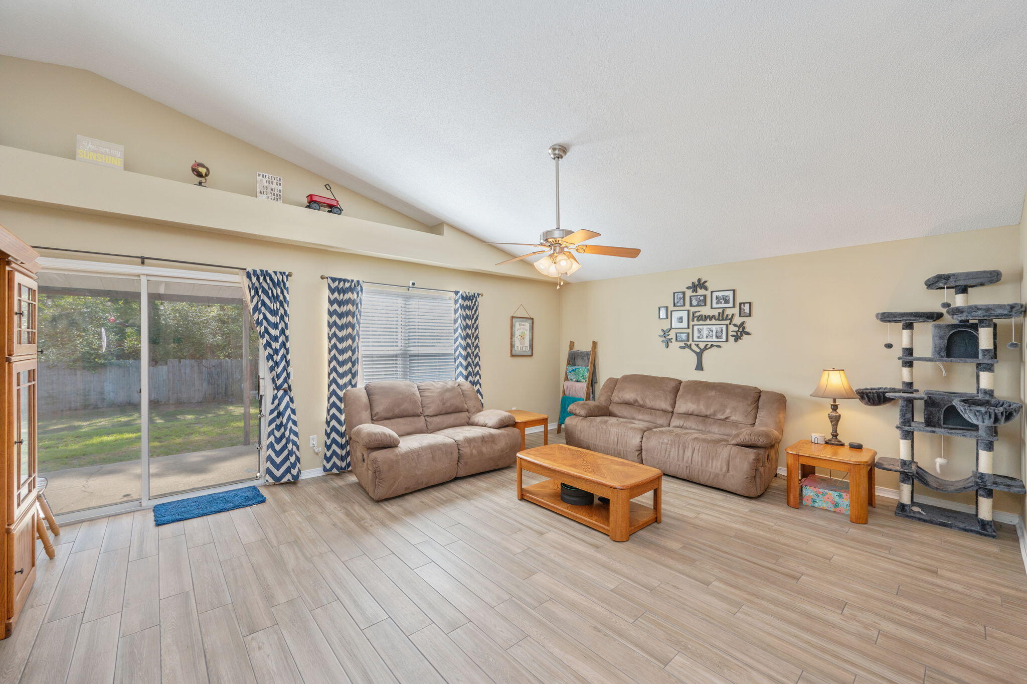 HIDDEN SHORES - Residential