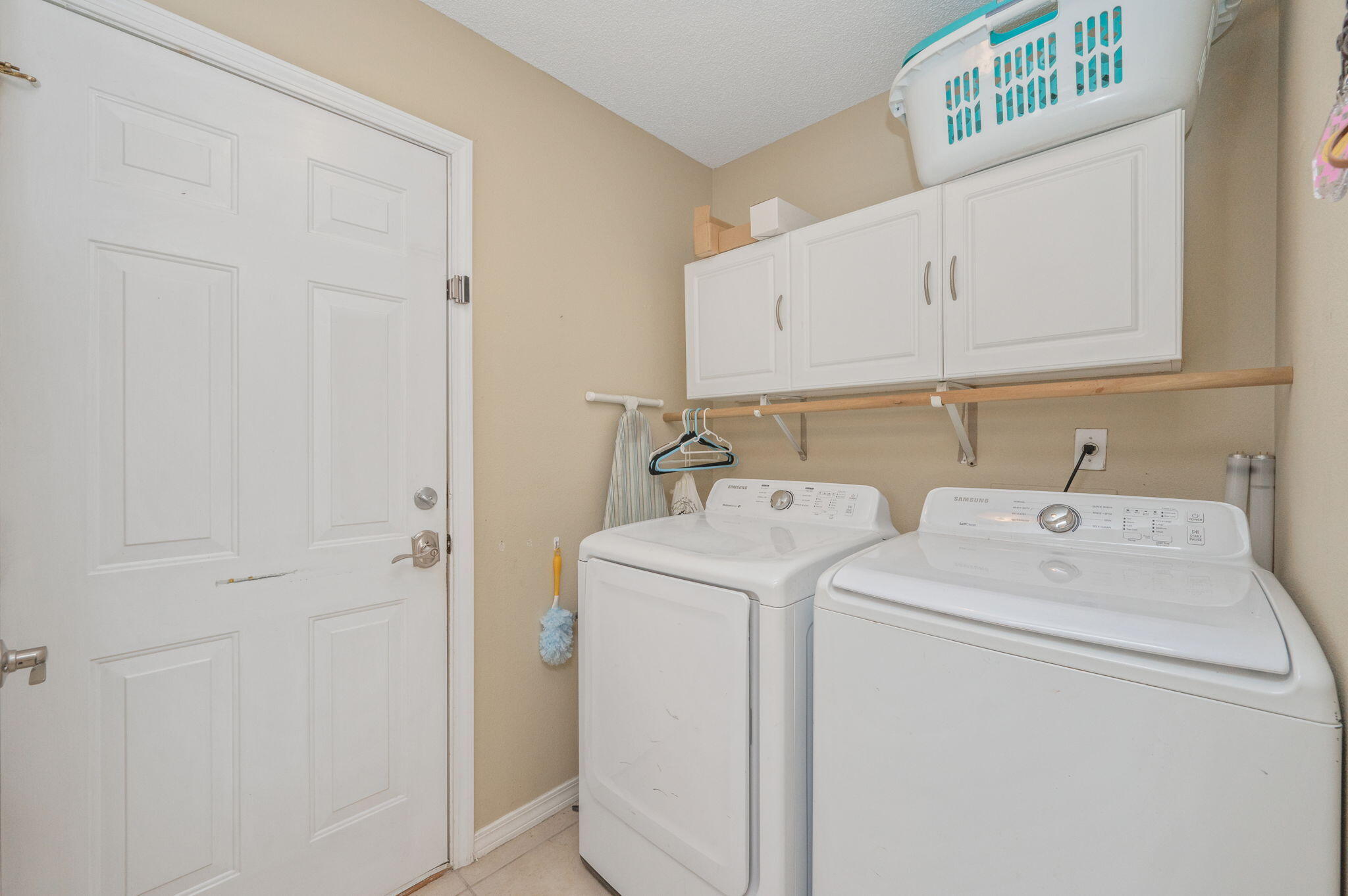 HIDDEN SHORES - Residential