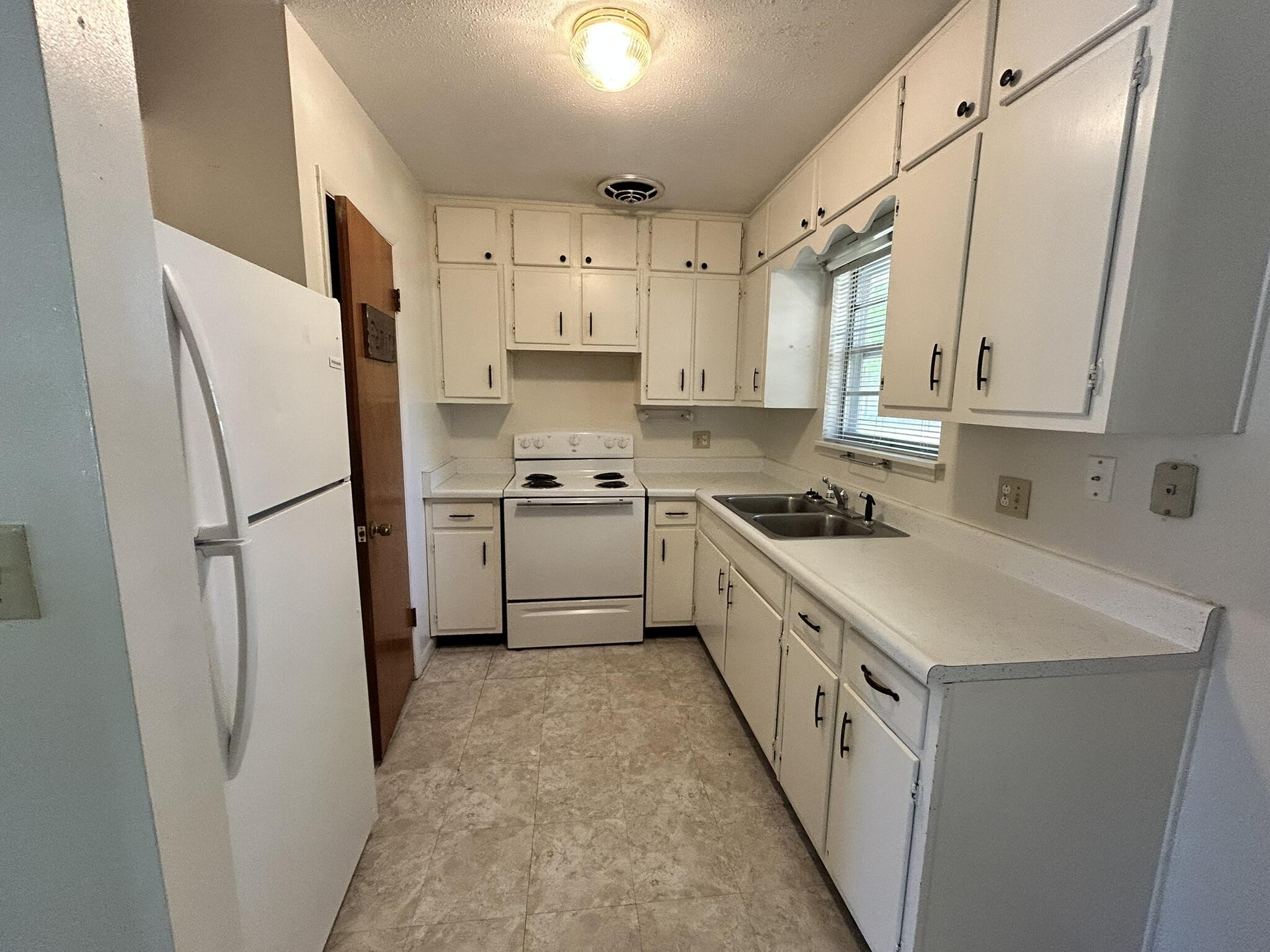 ADAMS POWELL - Residential Lease