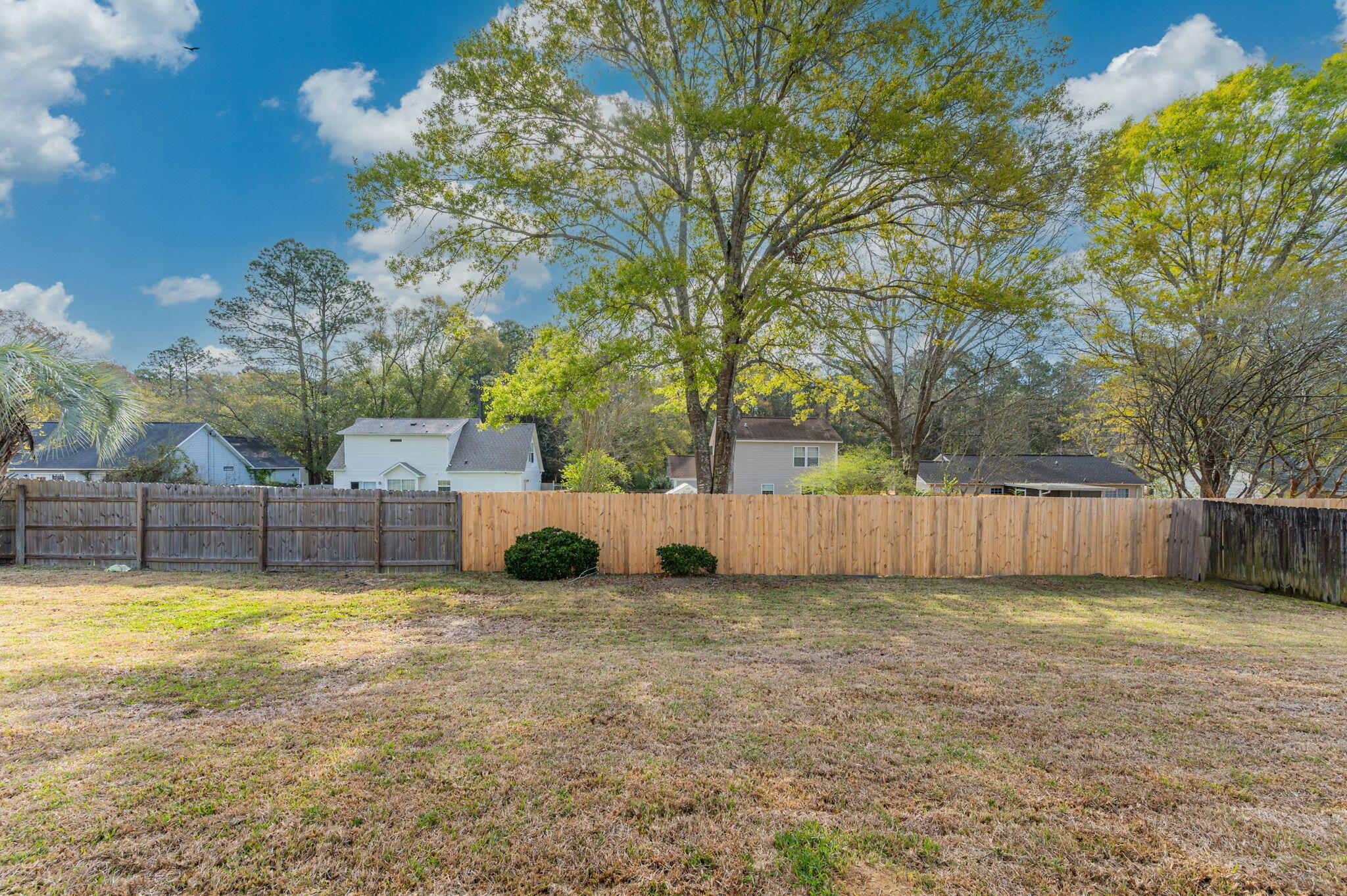 HERITAGE WOODS - Residential