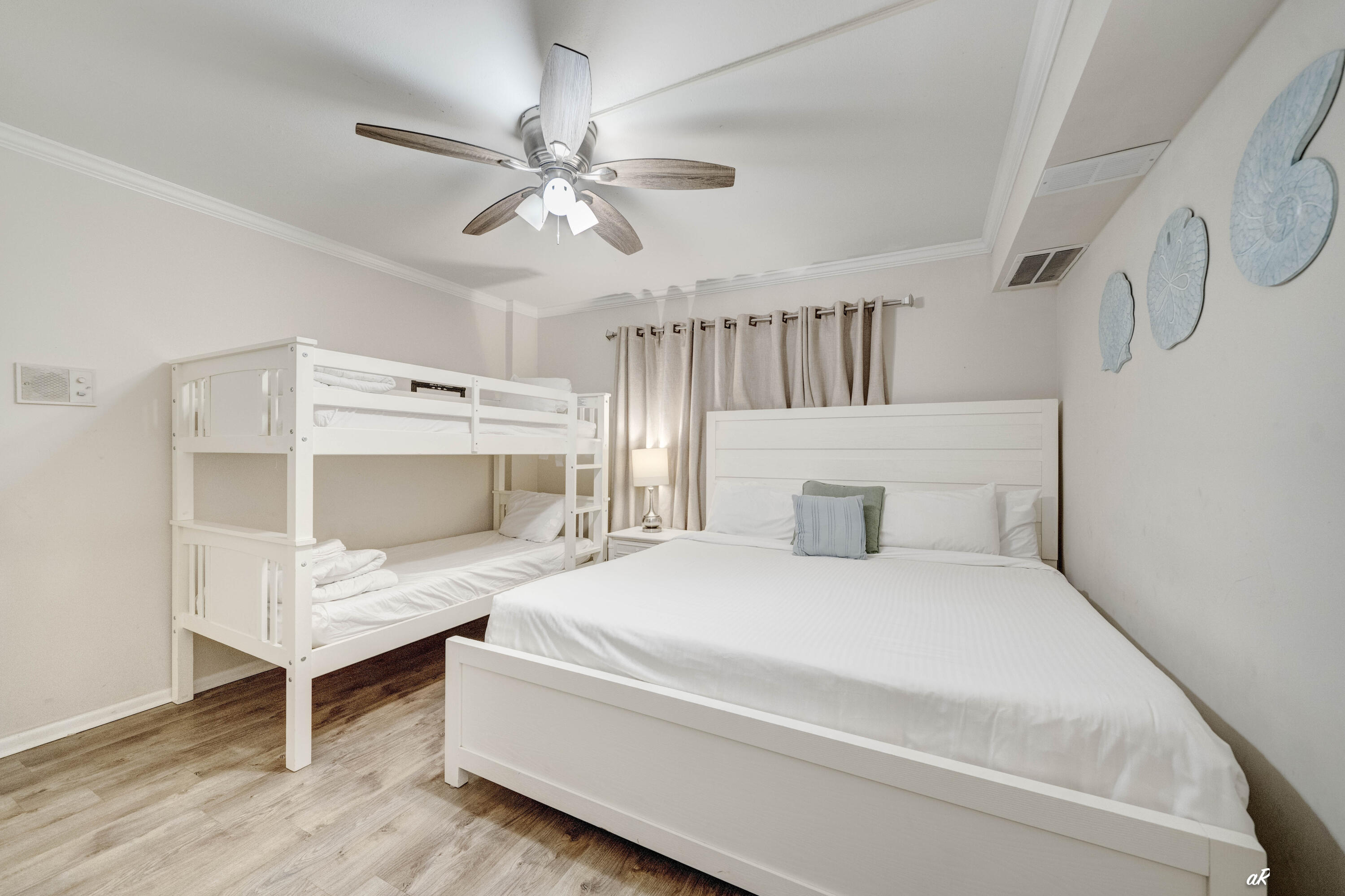 REGENCY TOWERS - Residential