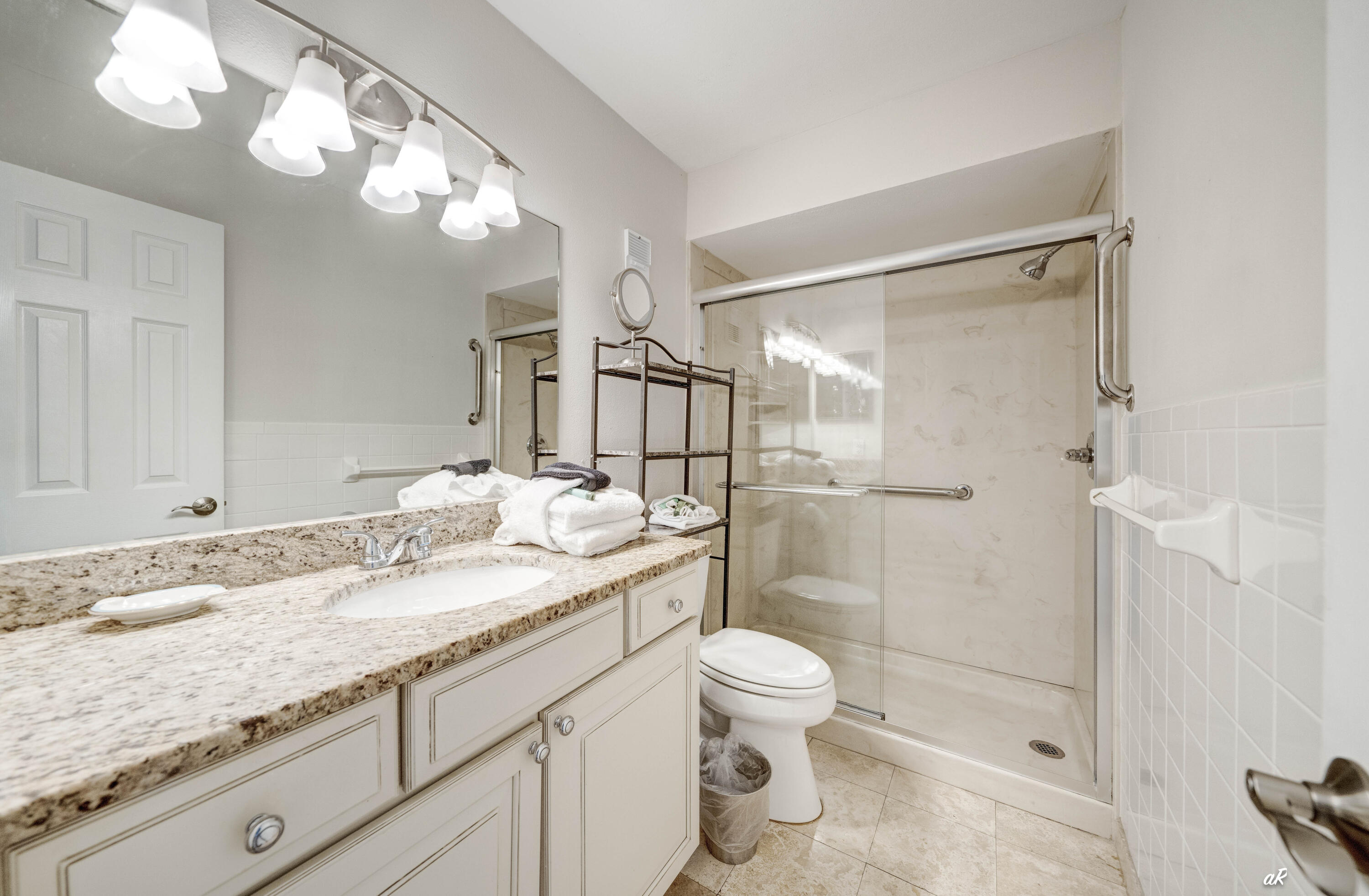 REGENCY TOWERS - Residential