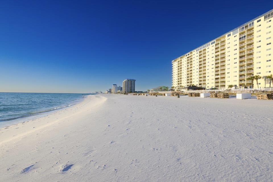 REGENCY TOWERS - Residential