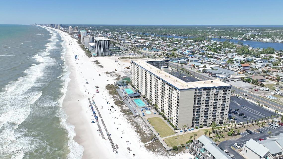 REGENCY TOWERS - Residential