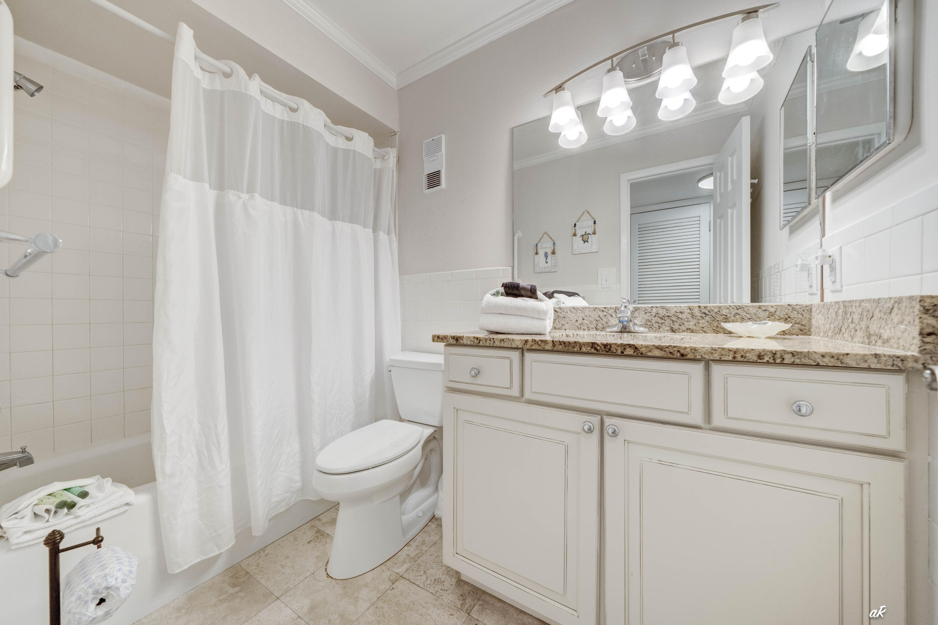 REGENCY TOWERS - Residential