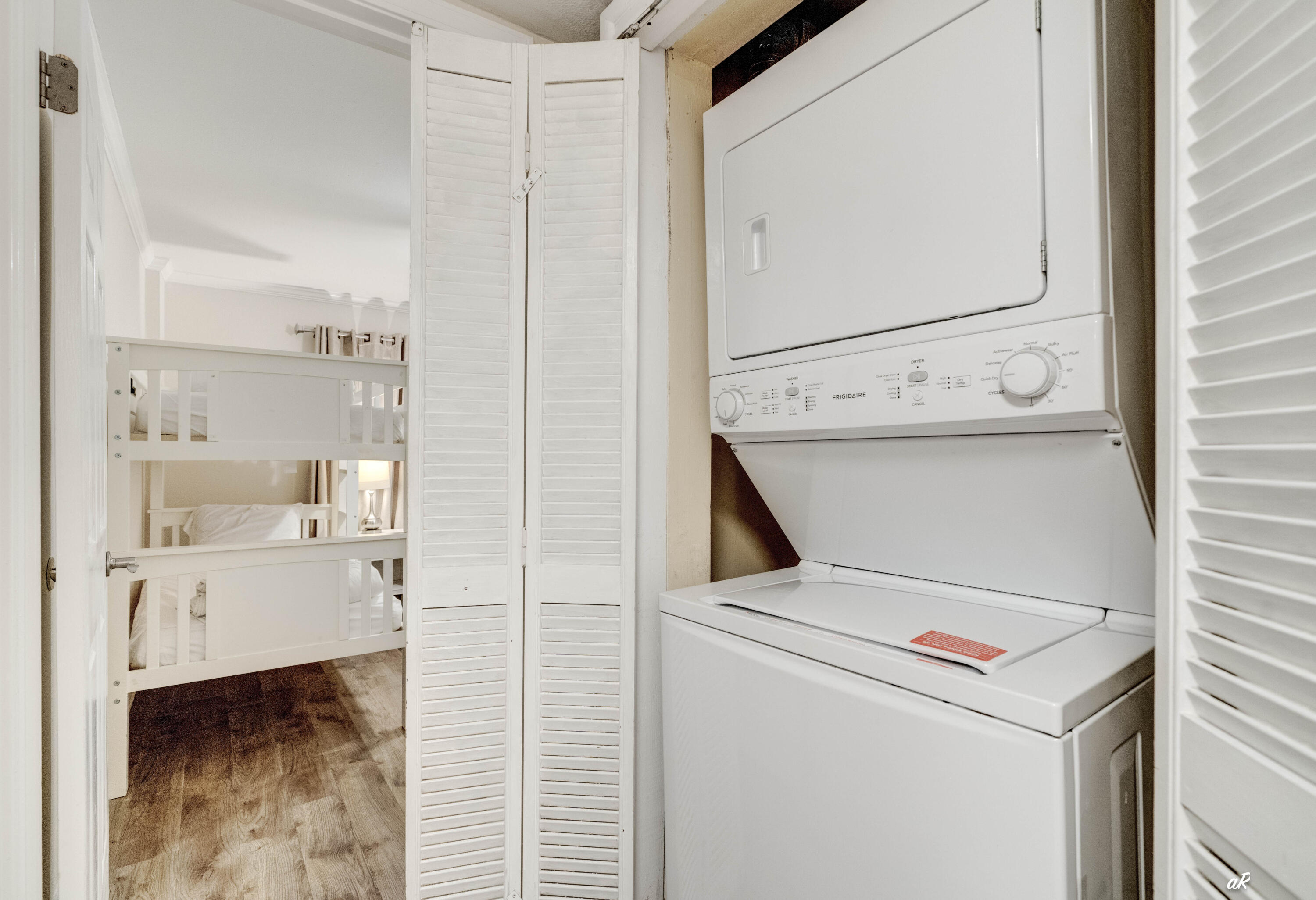 REGENCY TOWERS - Residential