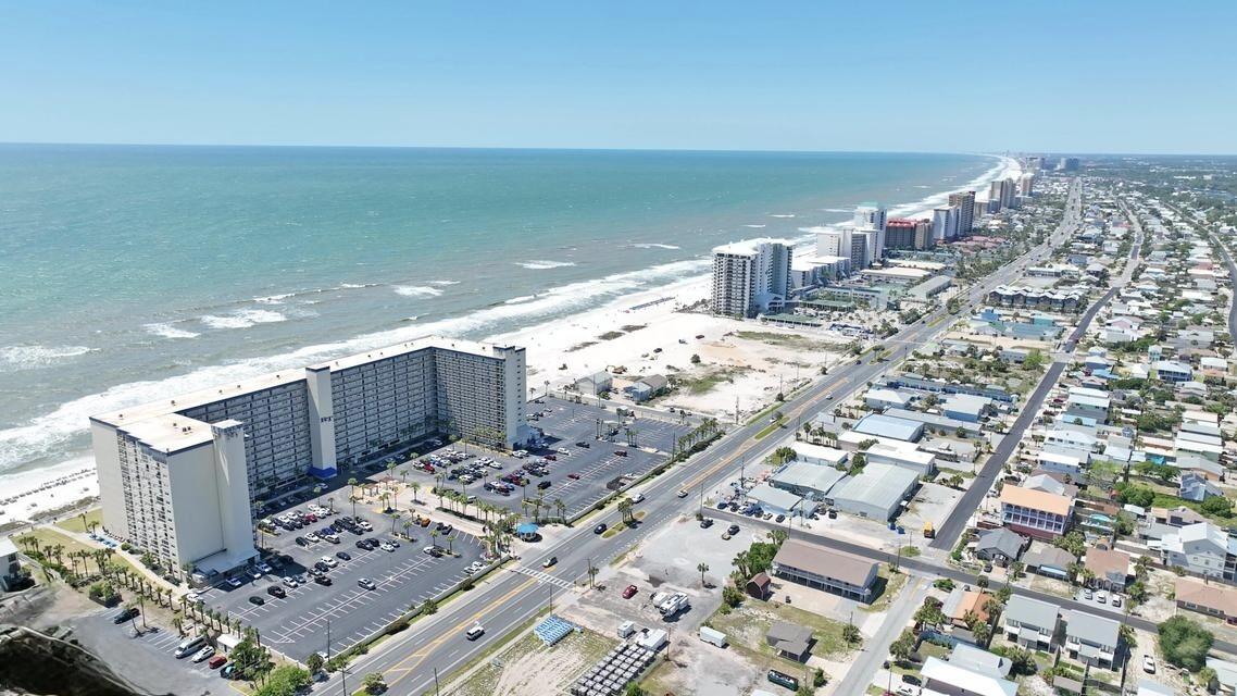 REGENCY TOWERS - Residential