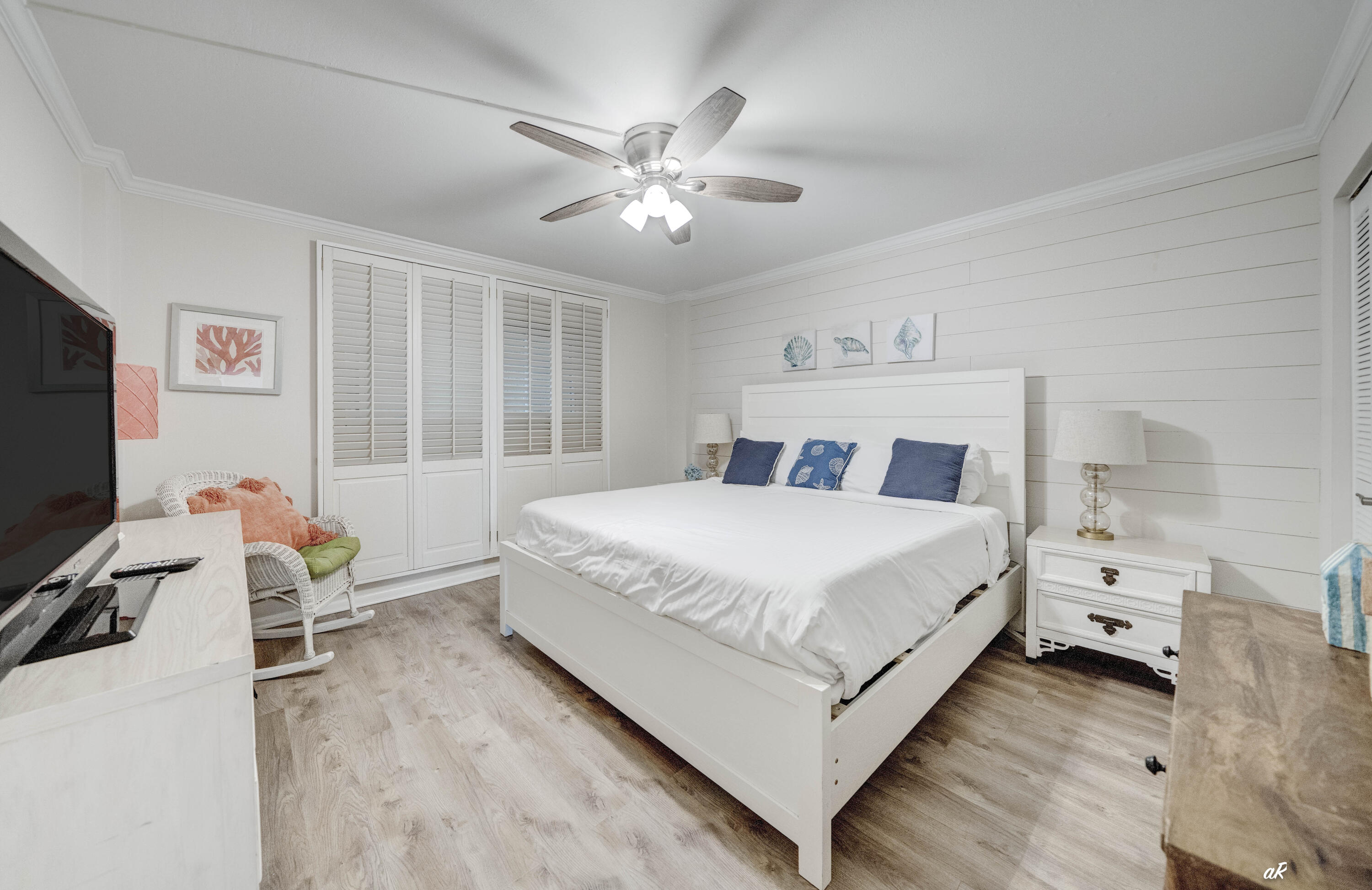 REGENCY TOWERS - Residential