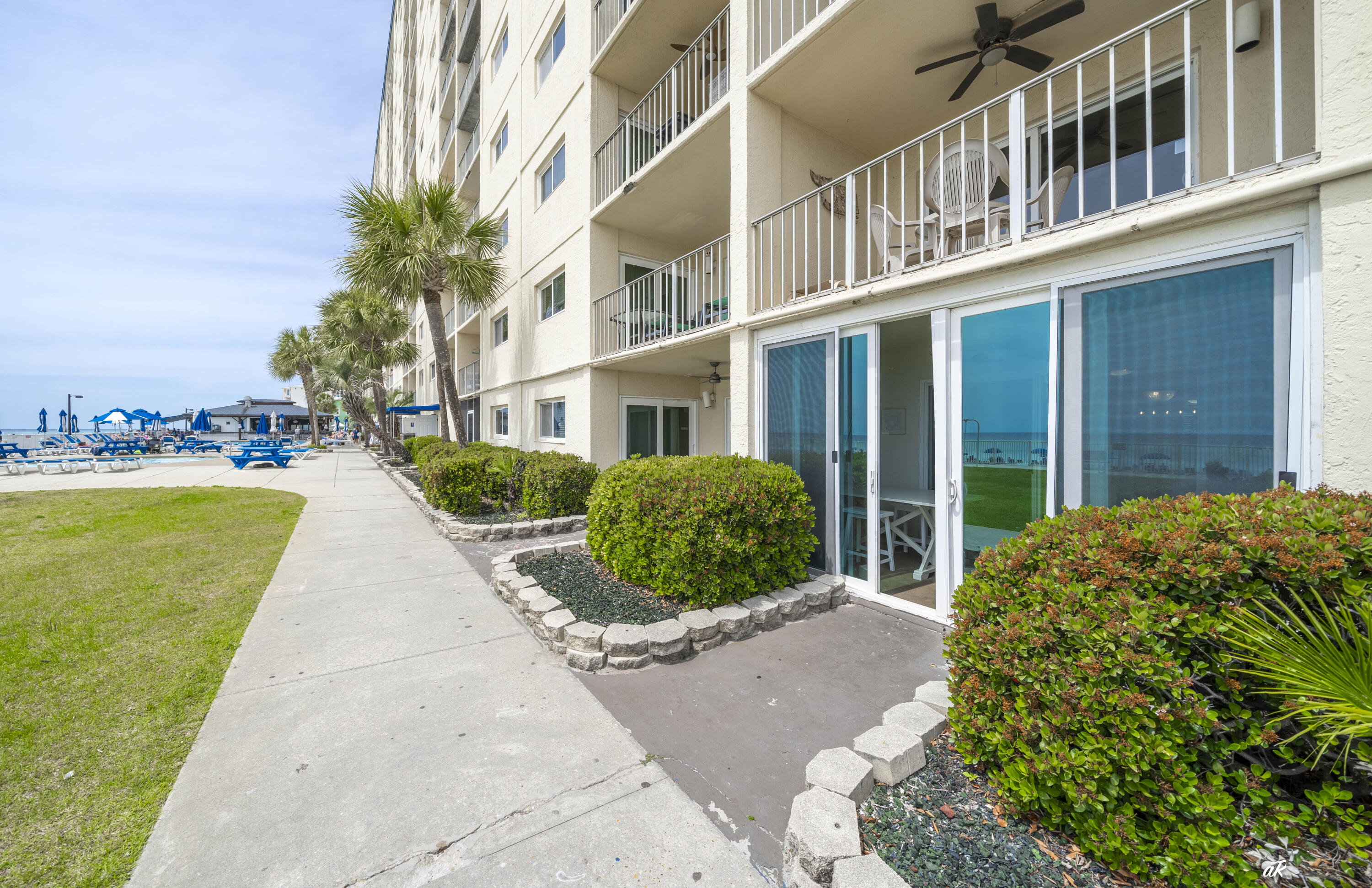 REGENCY TOWERS - Residential