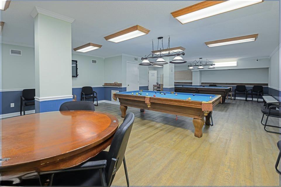 REGENCY TOWERS - Residential