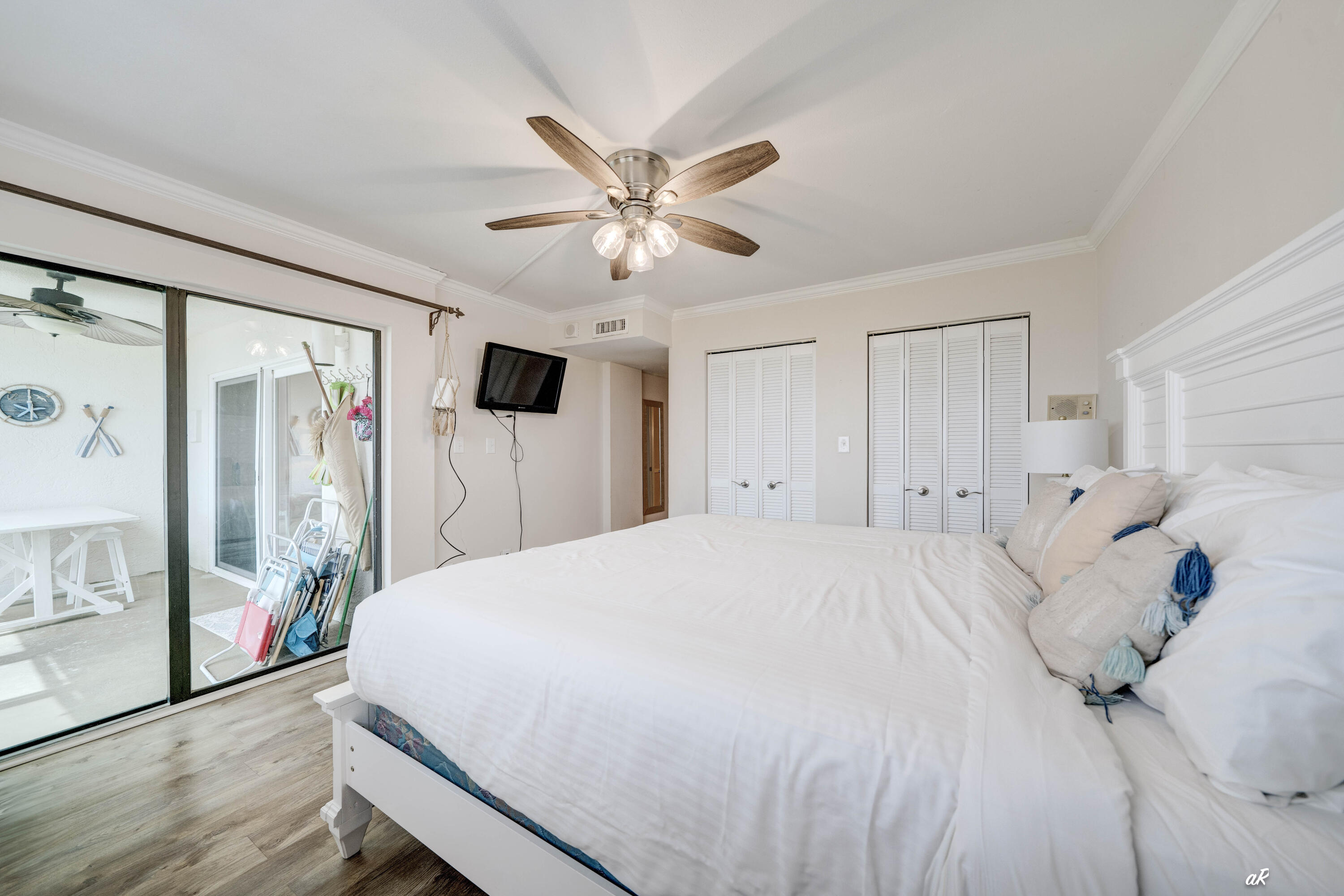 REGENCY TOWERS - Residential