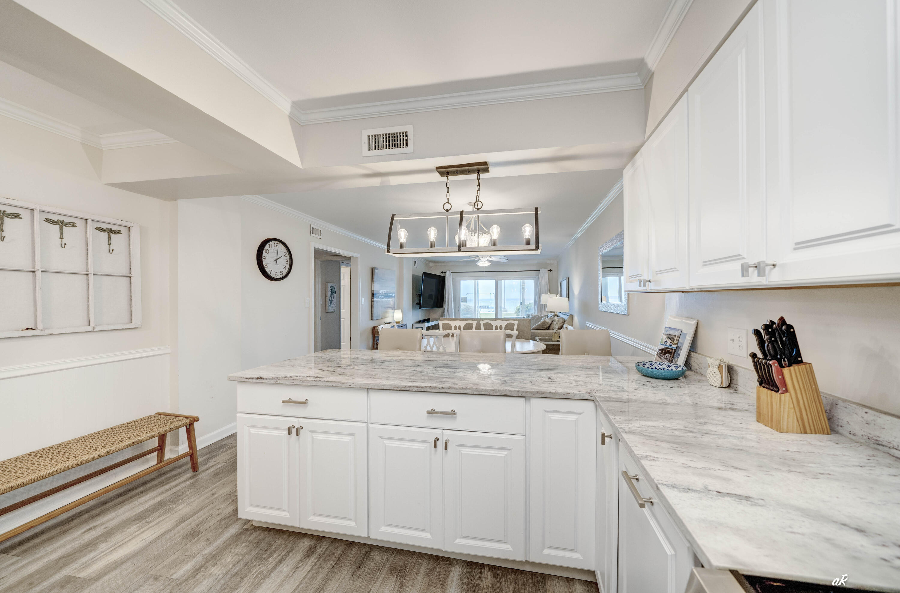 REGENCY TOWERS - Residential