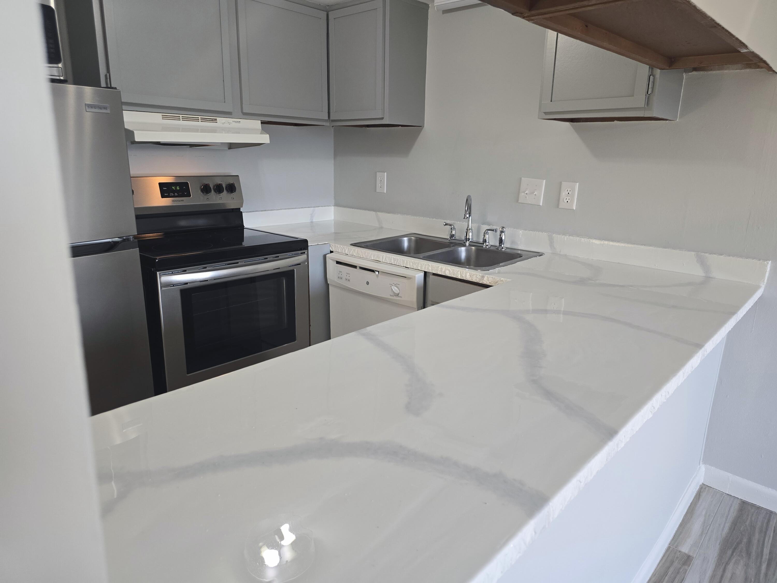 FOUNTAINHEAD CONDO - Residential Lease