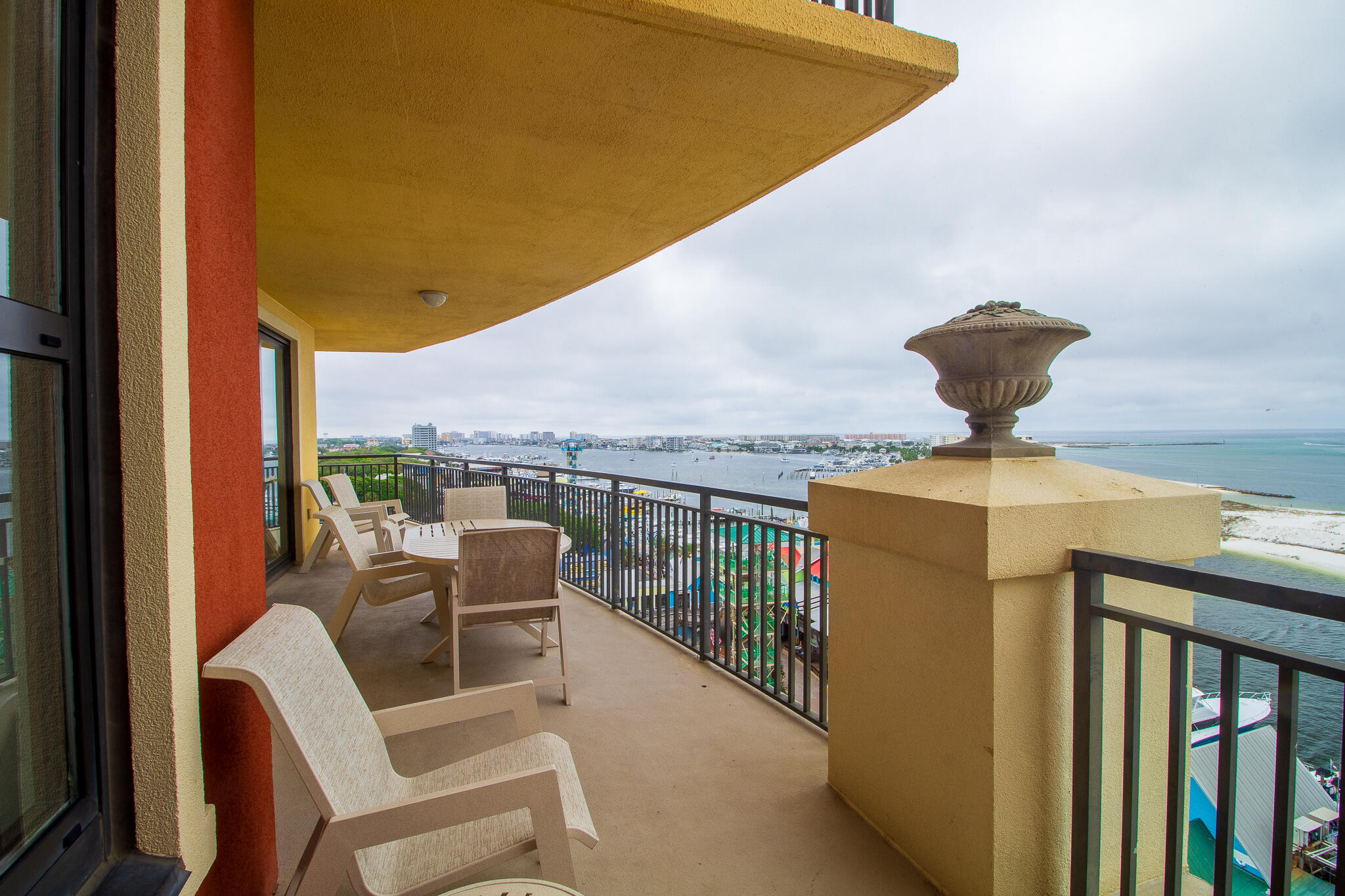 EMERALD GRANDE - Residential