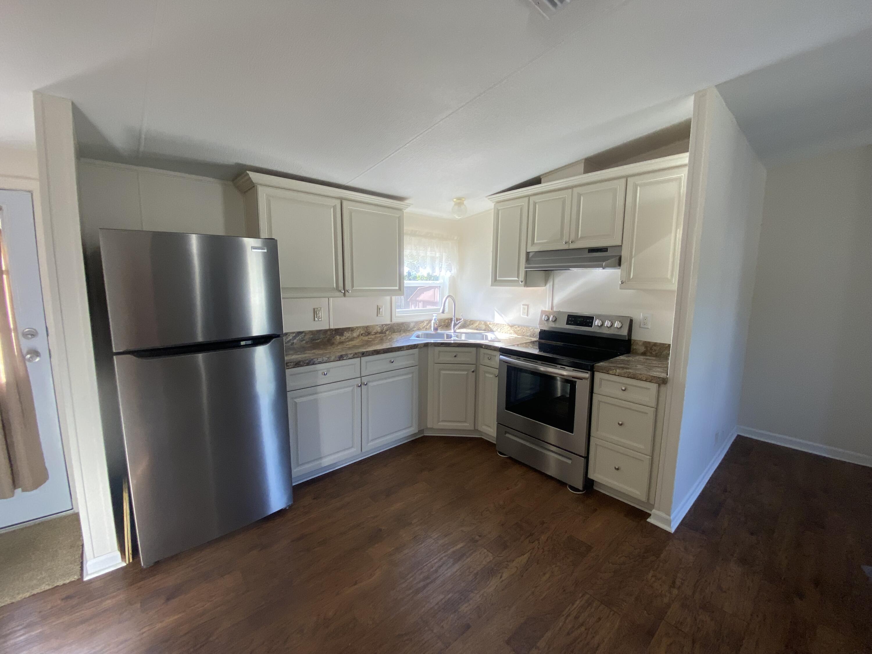 Holley Navarre - Residential Lease