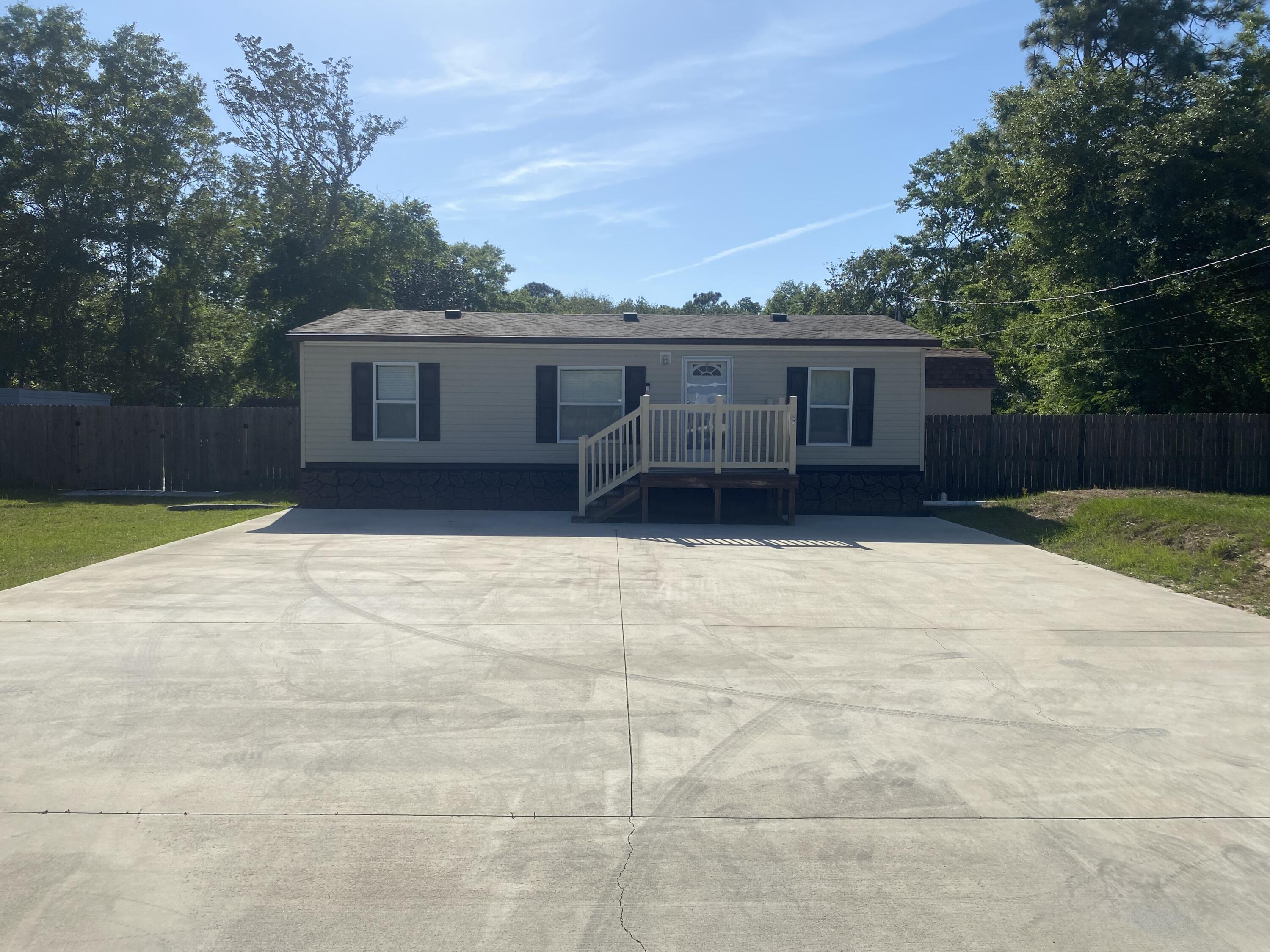 Holley Navarre - Residential Lease