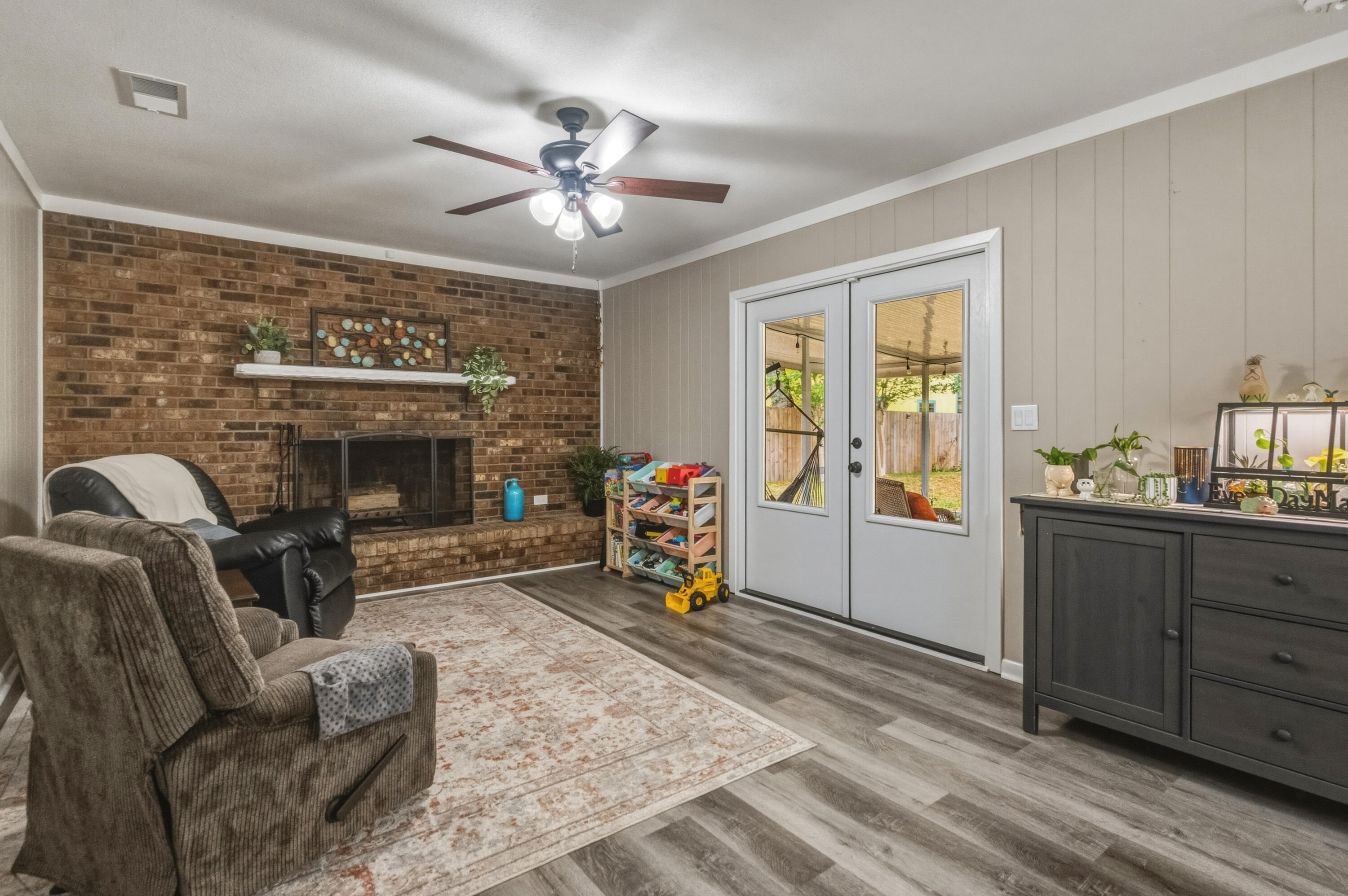 NICEVILLE (222200.00) - Residential