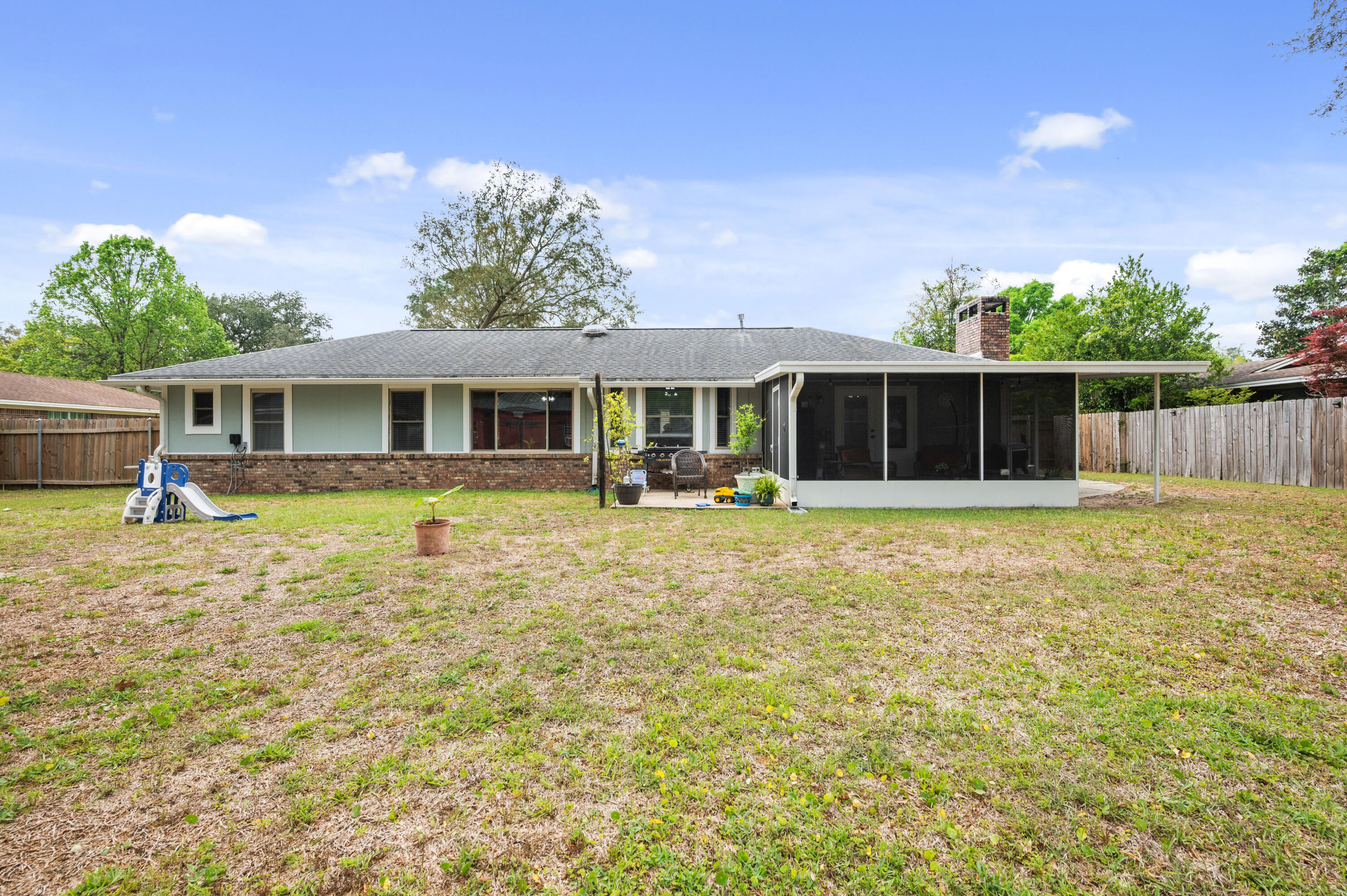 NICEVILLE (222200.00) - Residential