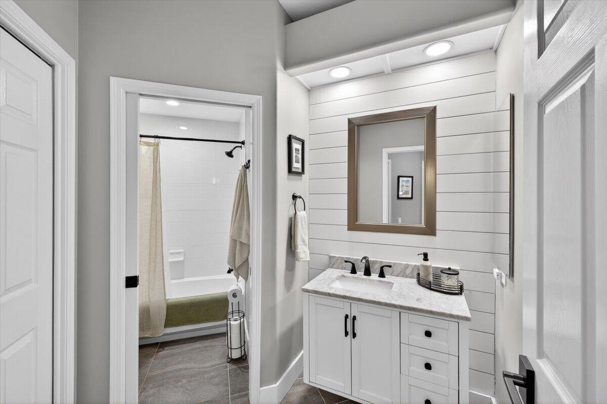 SUNSET BEACH PH 2 BLUEWATER BAY - Residential