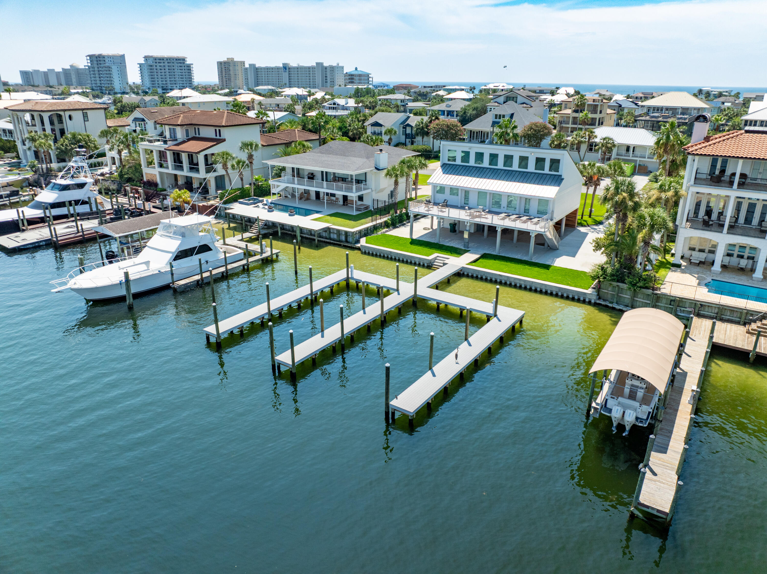 HOLIDAY ISLE - Residential