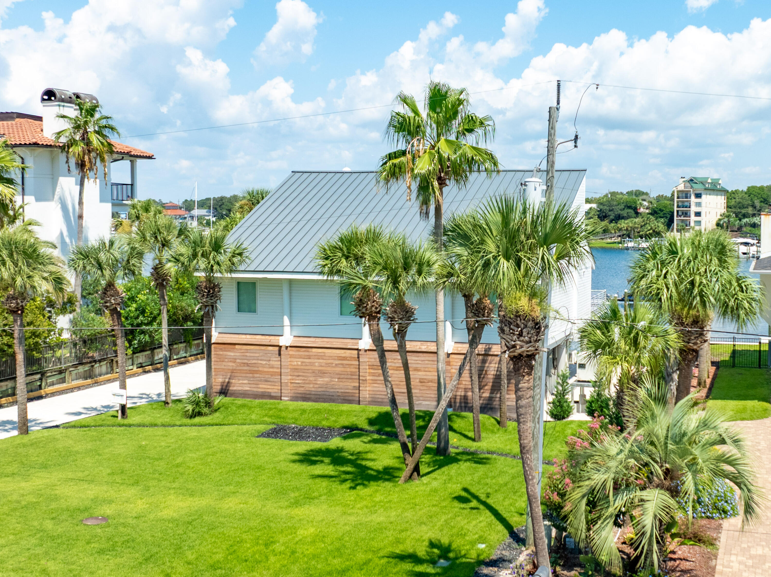 HOLIDAY ISLE - Residential