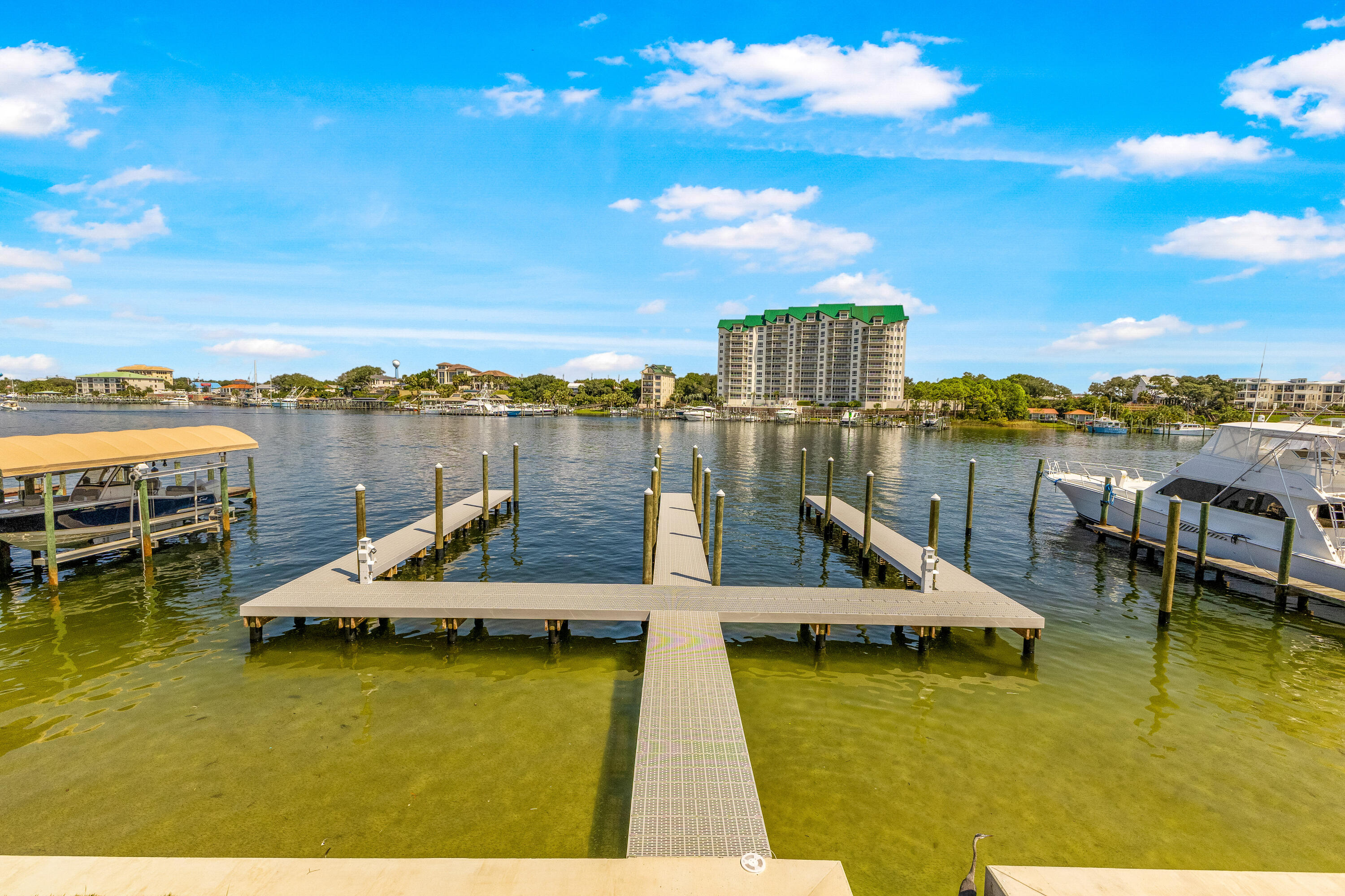 HOLIDAY ISLE - Residential