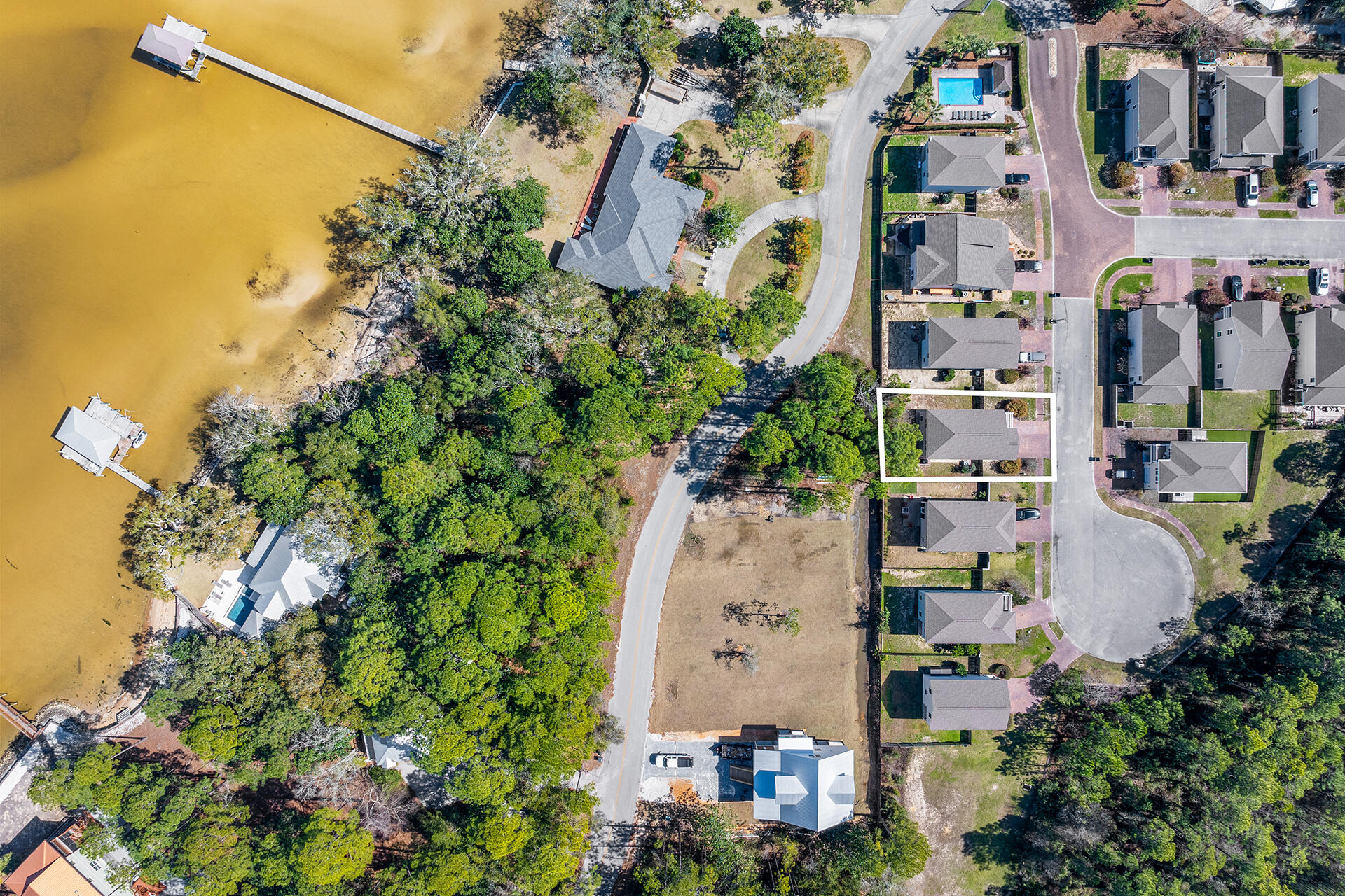 TRANQUILITY BY THE BAY - Residential