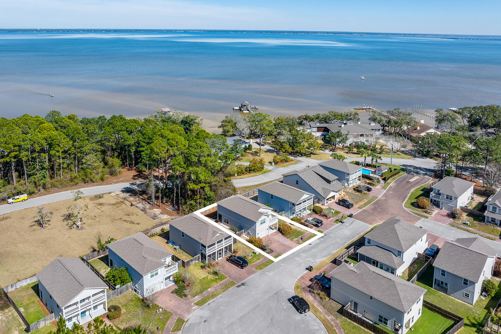 TRANQUILITY BY THE BAY - Residential