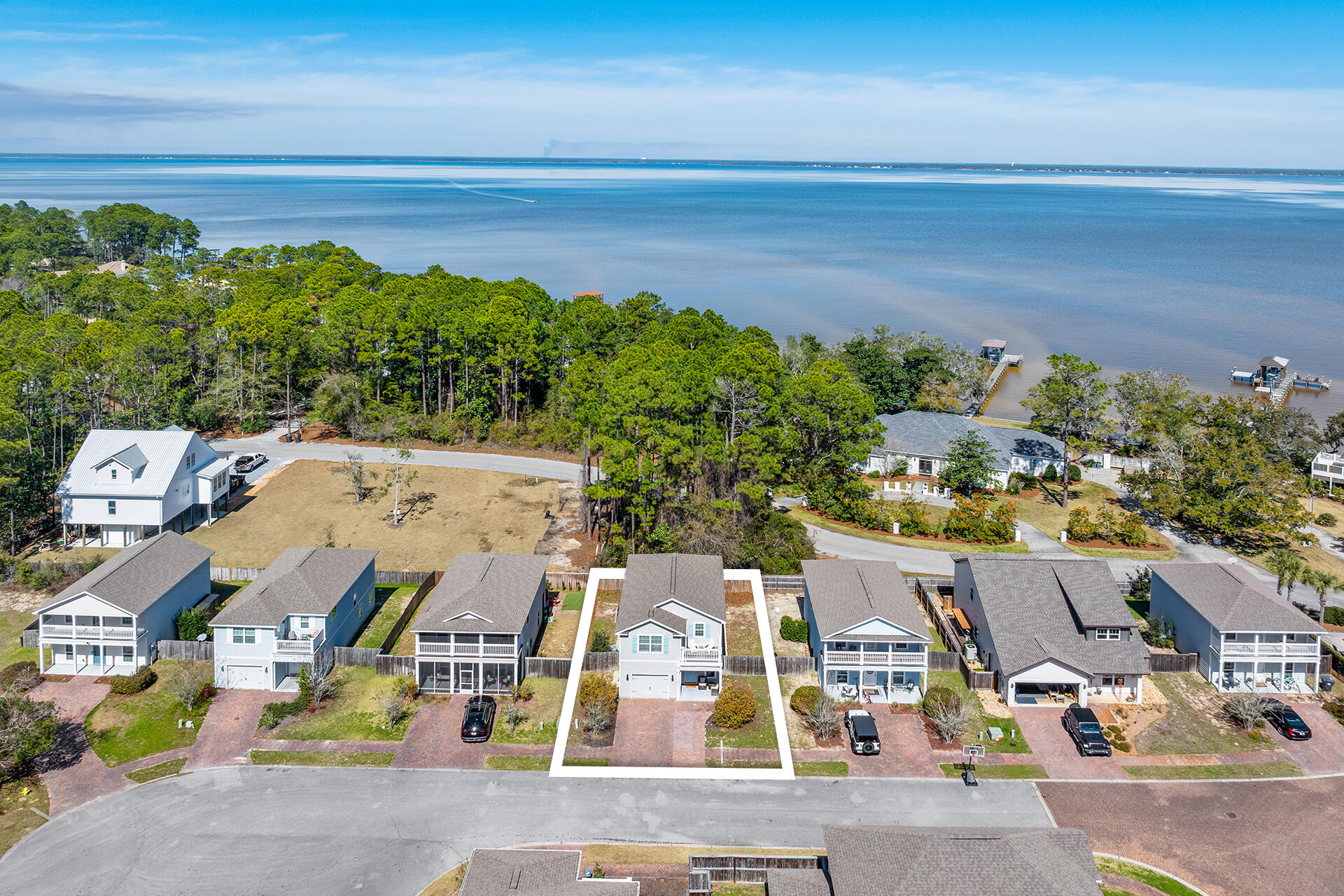 TRANQUILITY BY THE BAY - Residential
