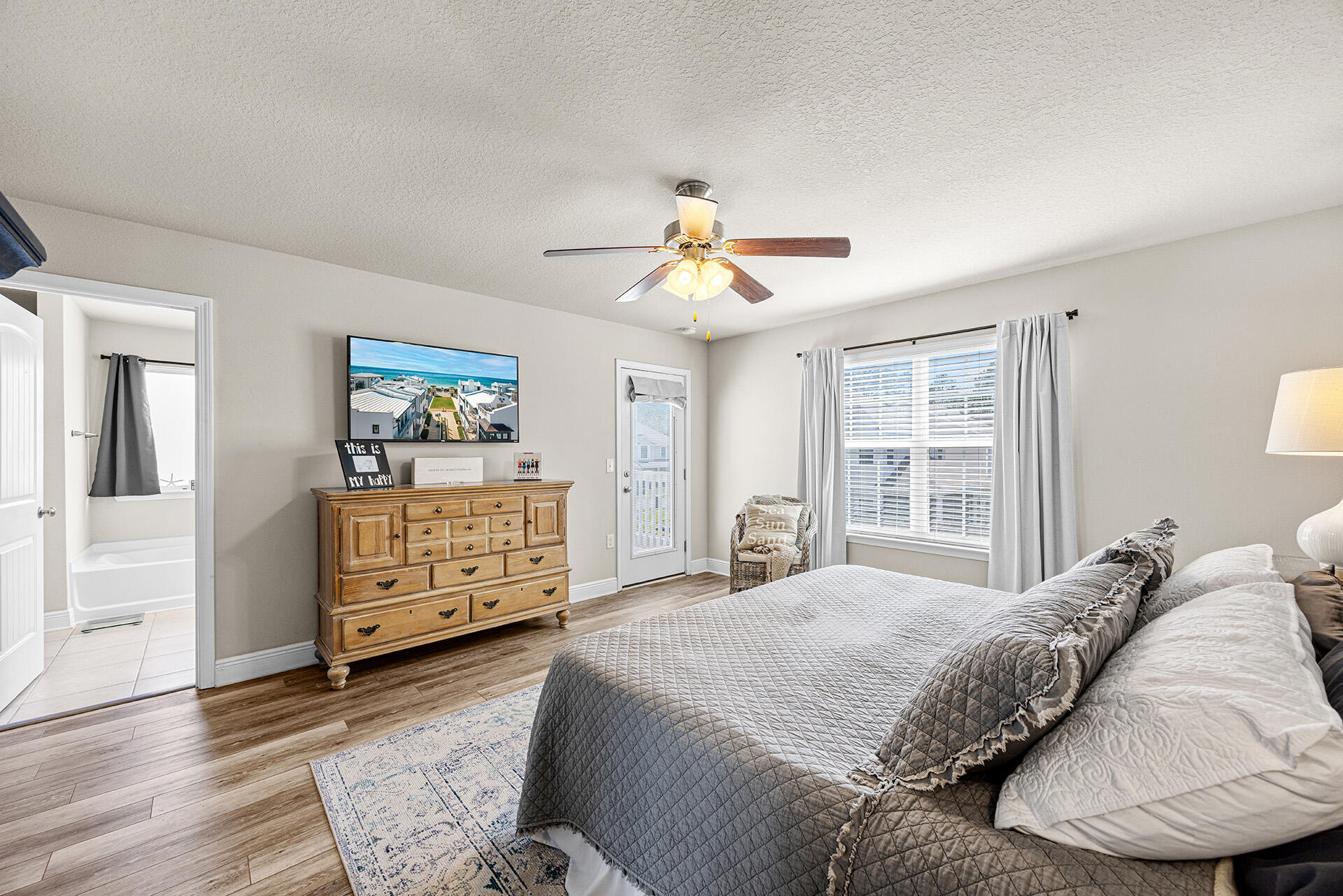 TRANQUILITY BY THE BAY - Residential