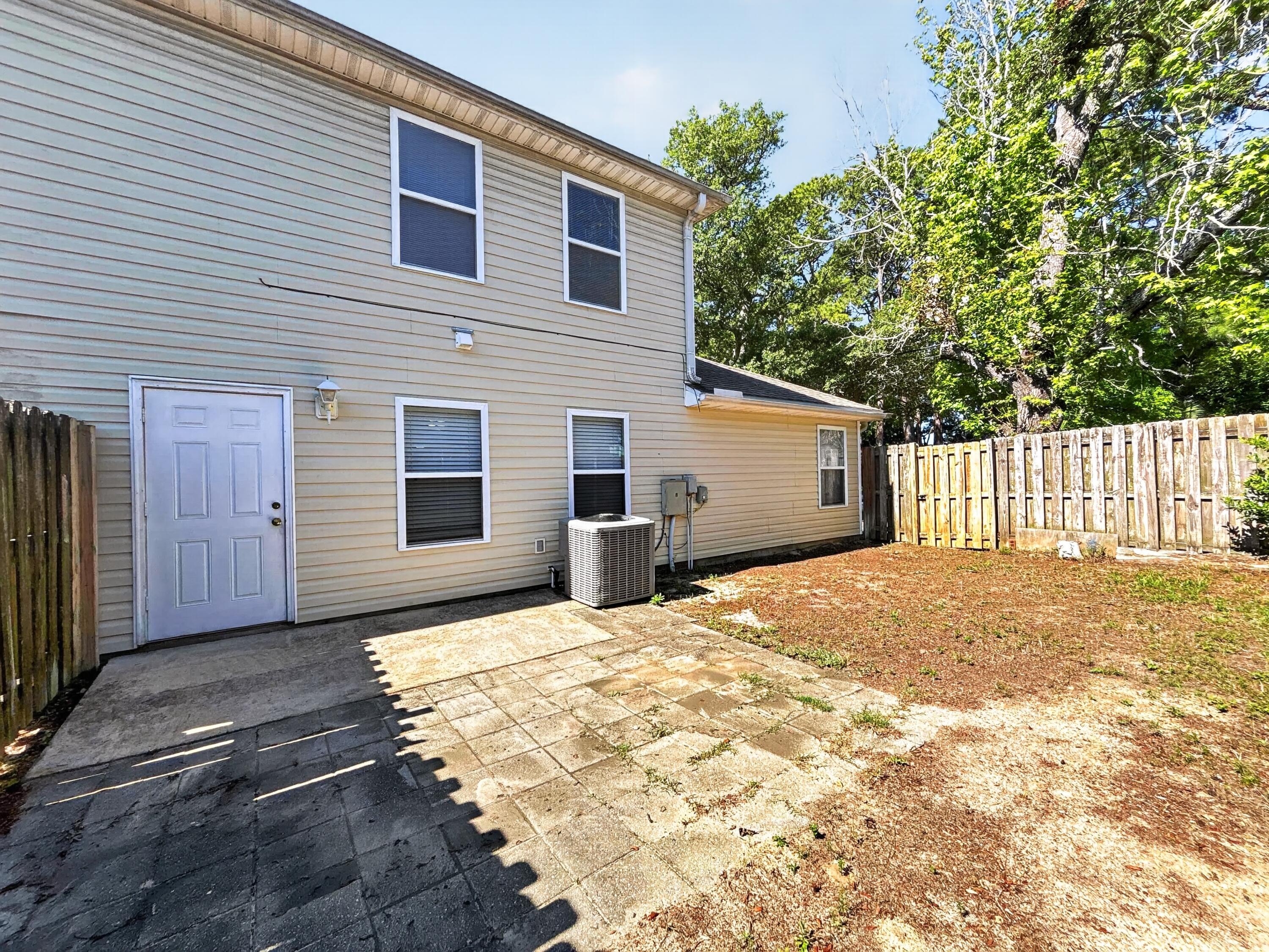 SHELL PARK T/H - Residential Lease