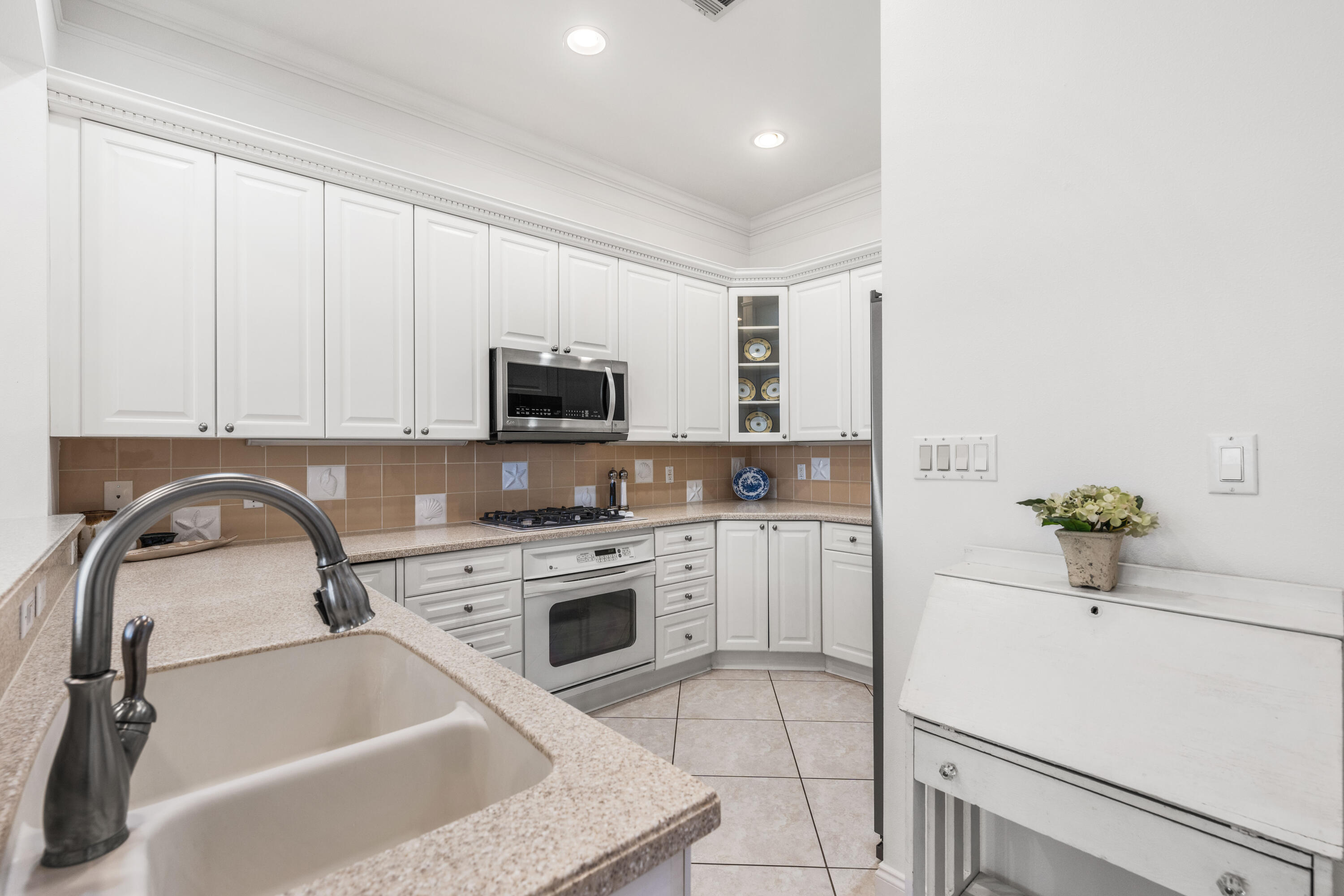 FAIRWAY VILLAS - Residential