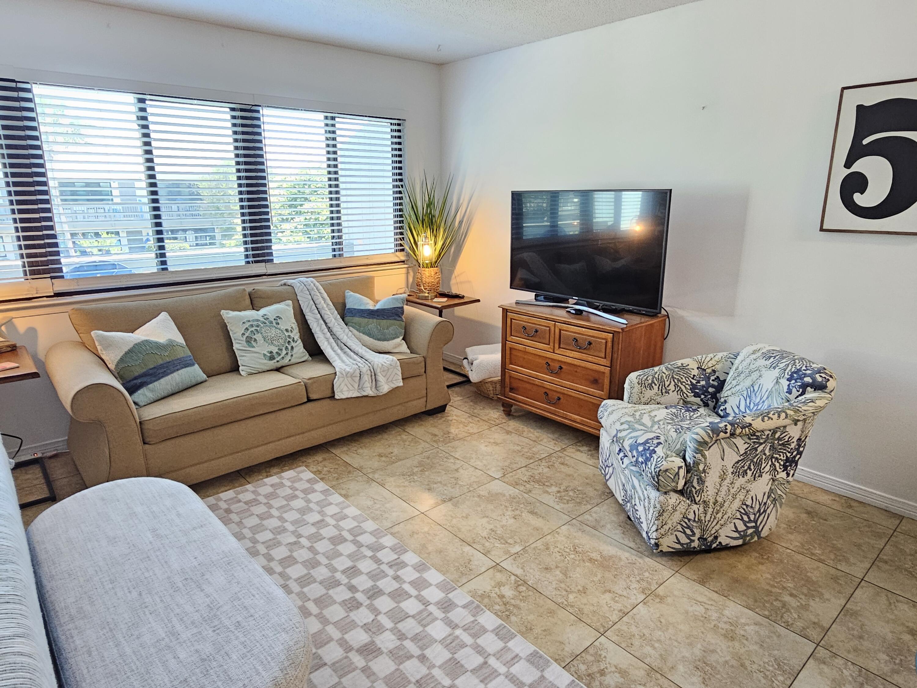 HIDDEN BEACH VILLAS CONDO - Residential