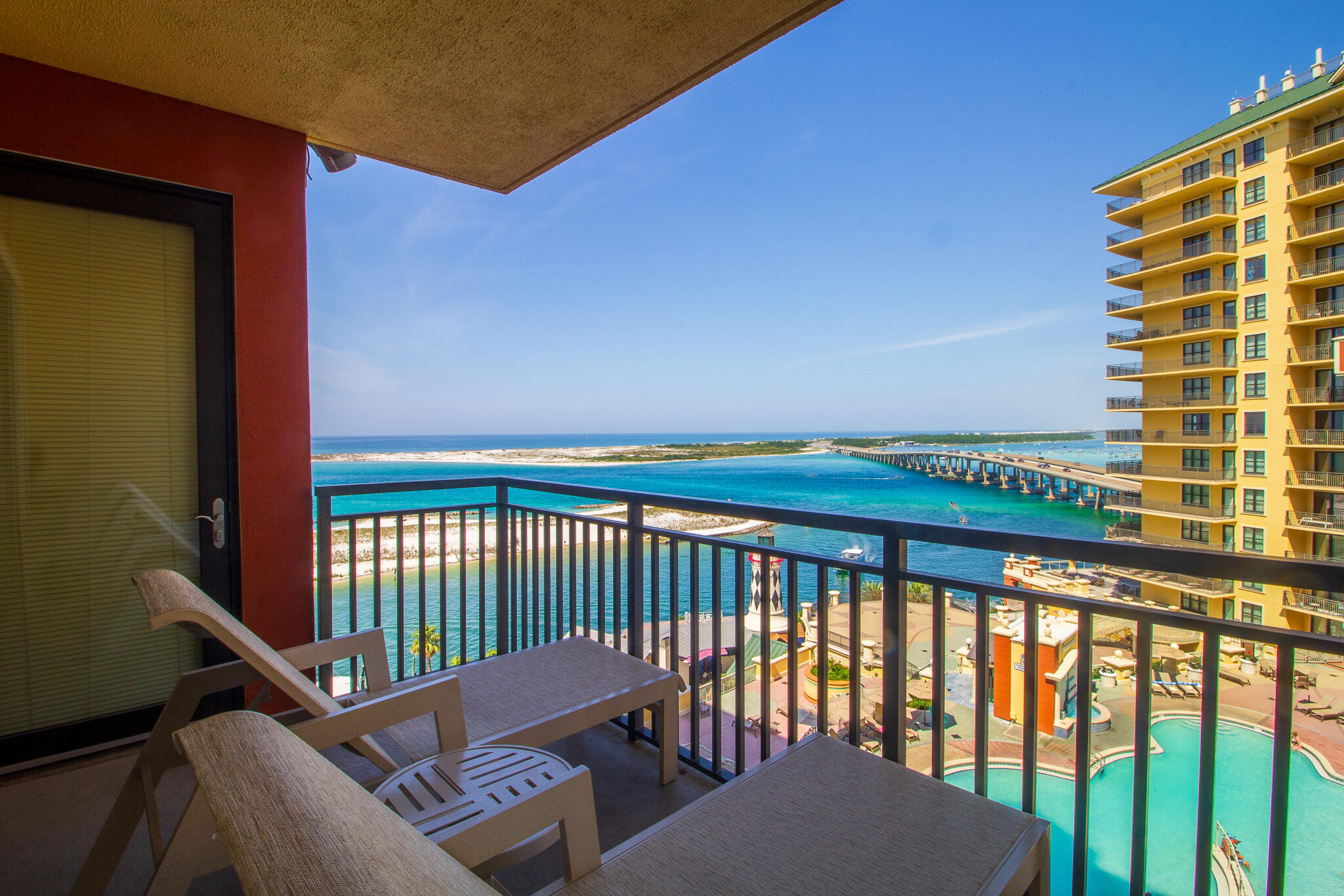 EMERALD GRANDE - Residential