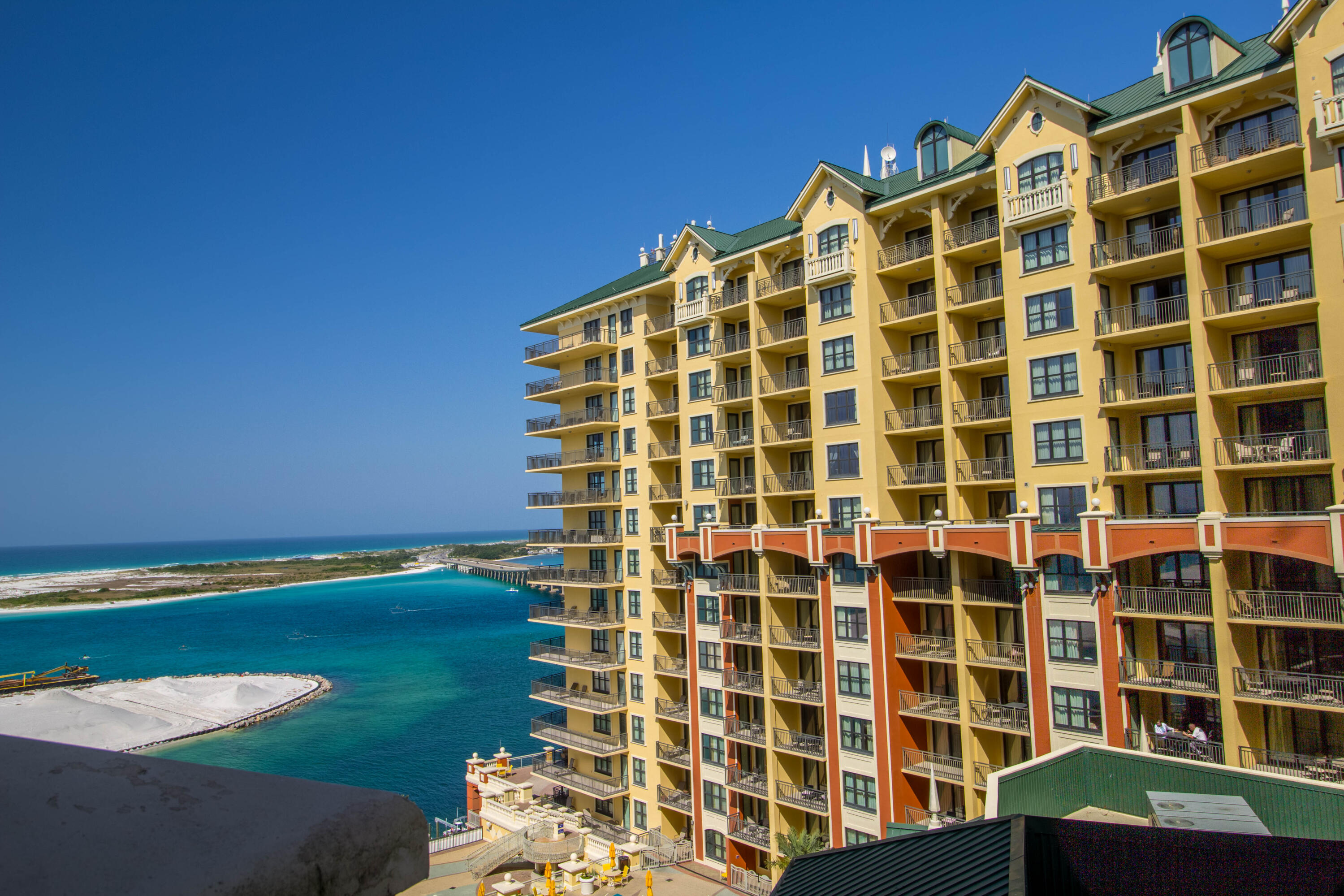 EMERALD GRANDE - Residential