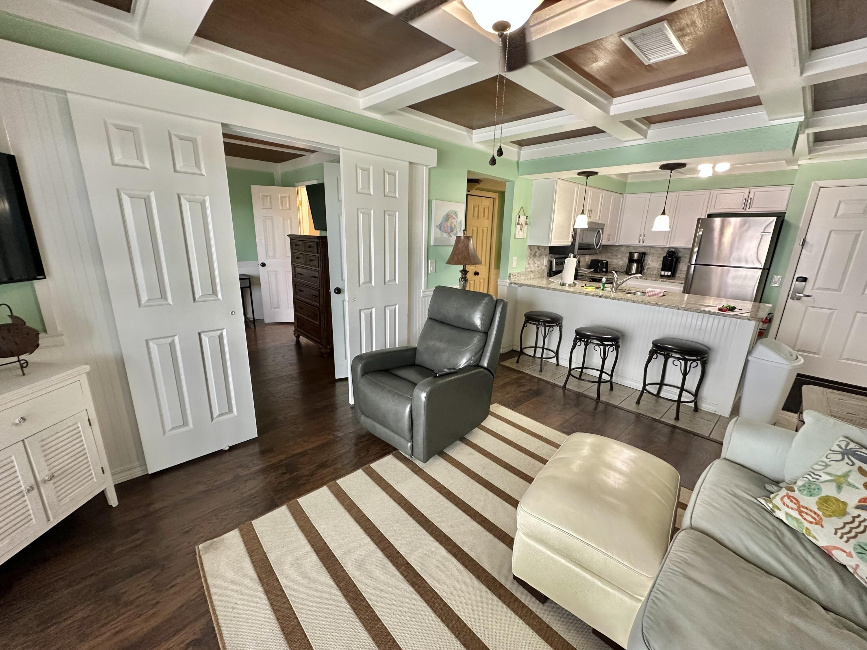 LAKEVIEW CONDO - Residential