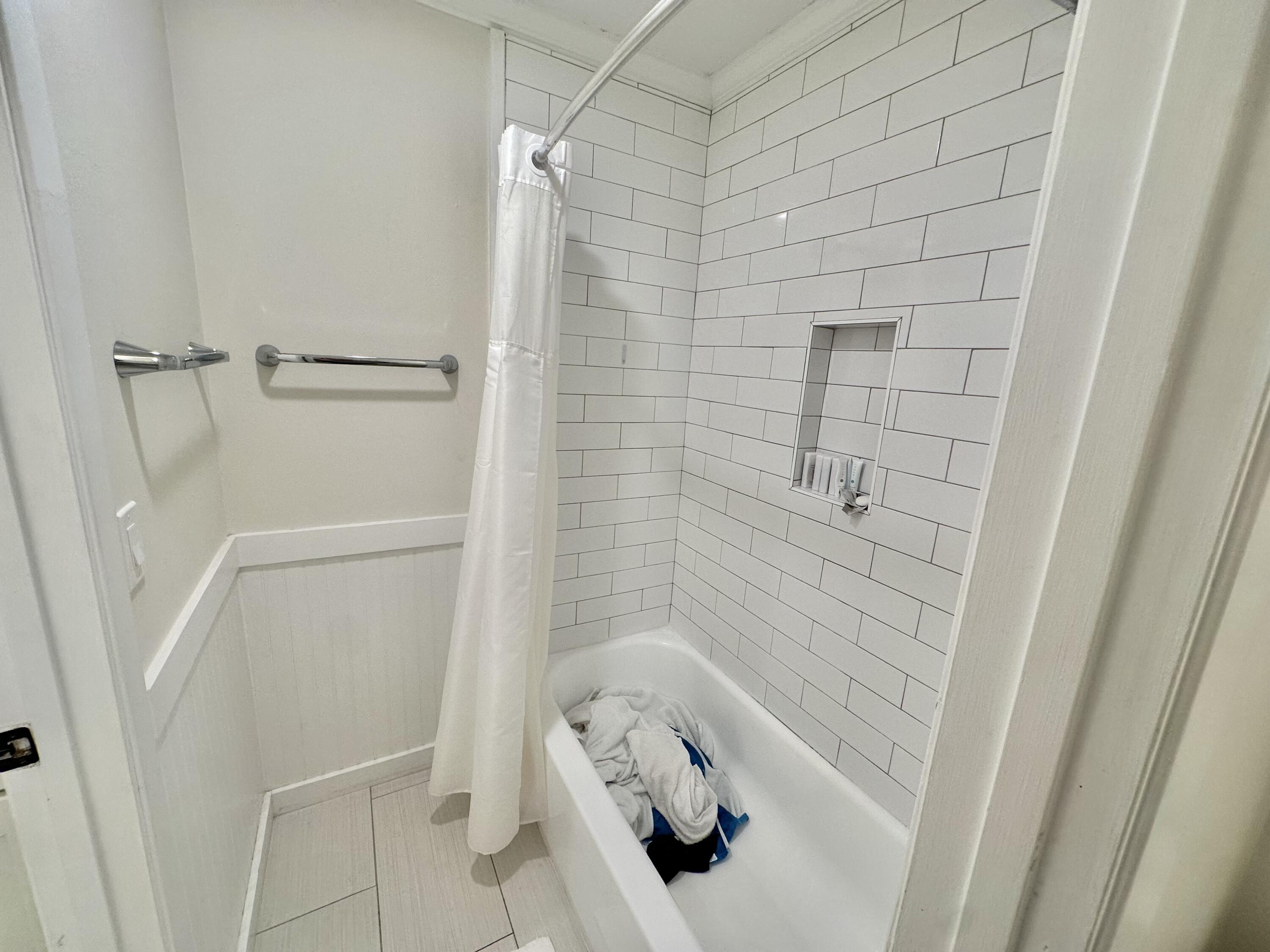 LAKEVIEW CONDO - Residential