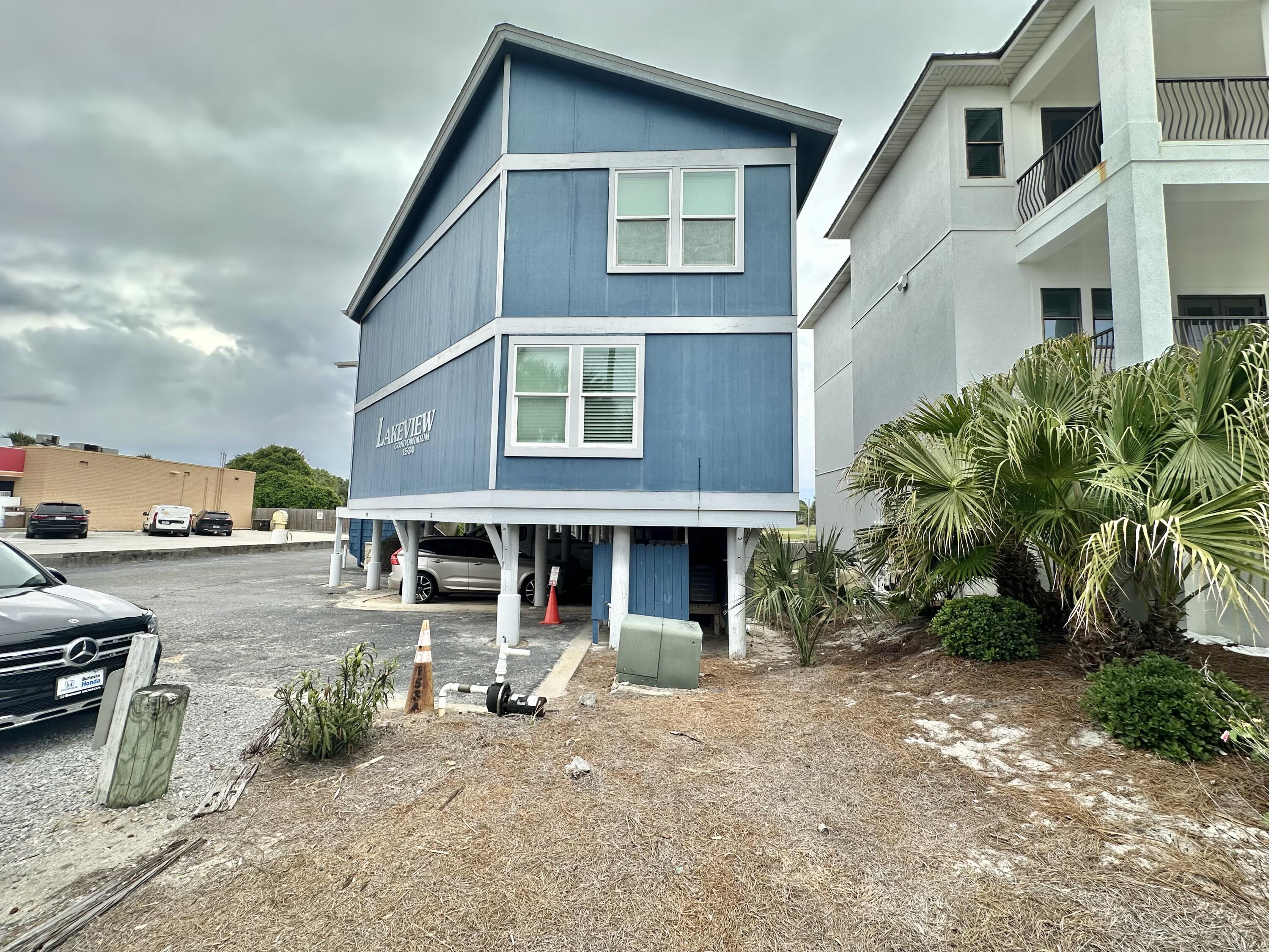 LAKEVIEW CONDO - Residential