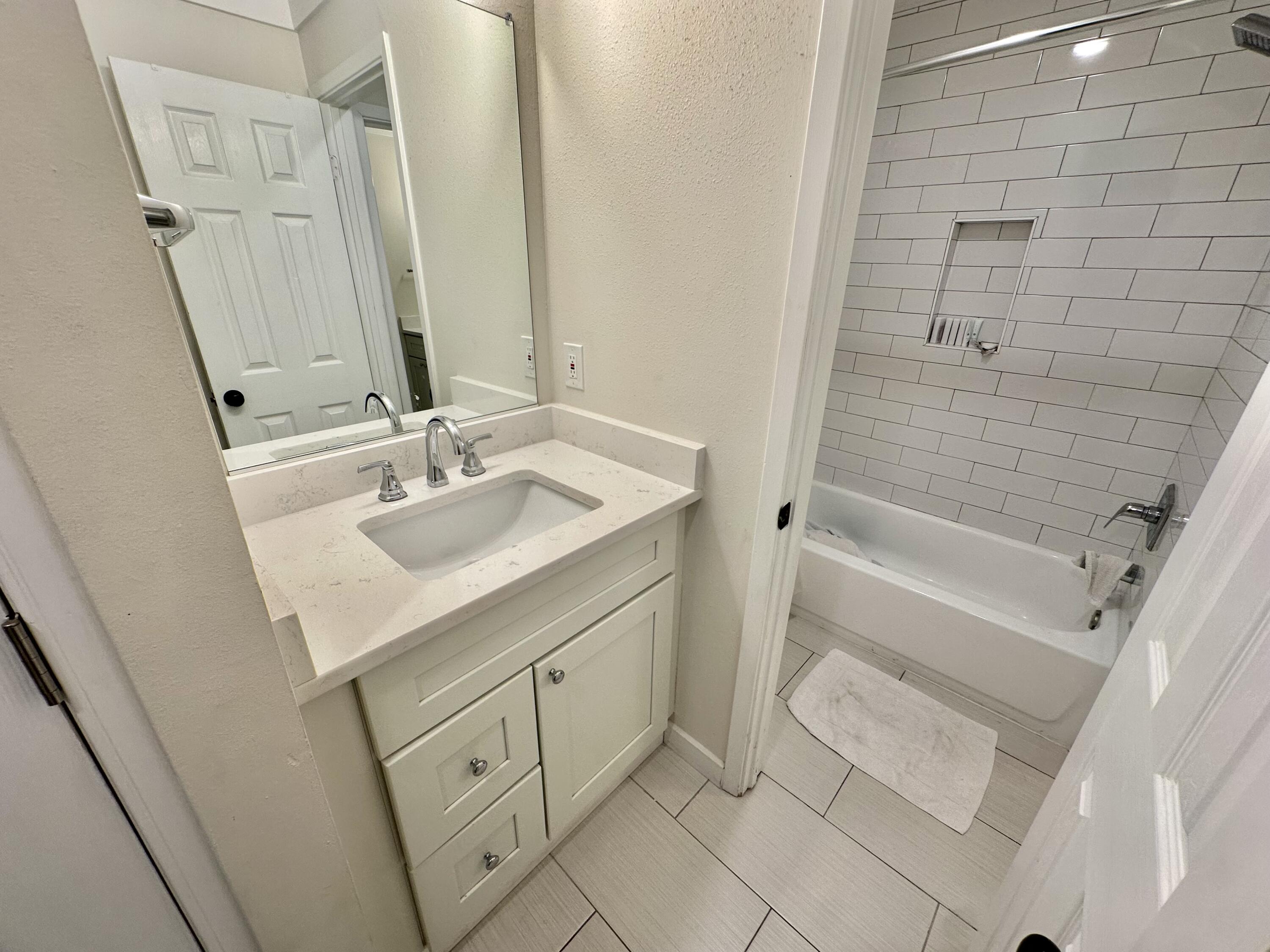 LAKEVIEW CONDO - Residential