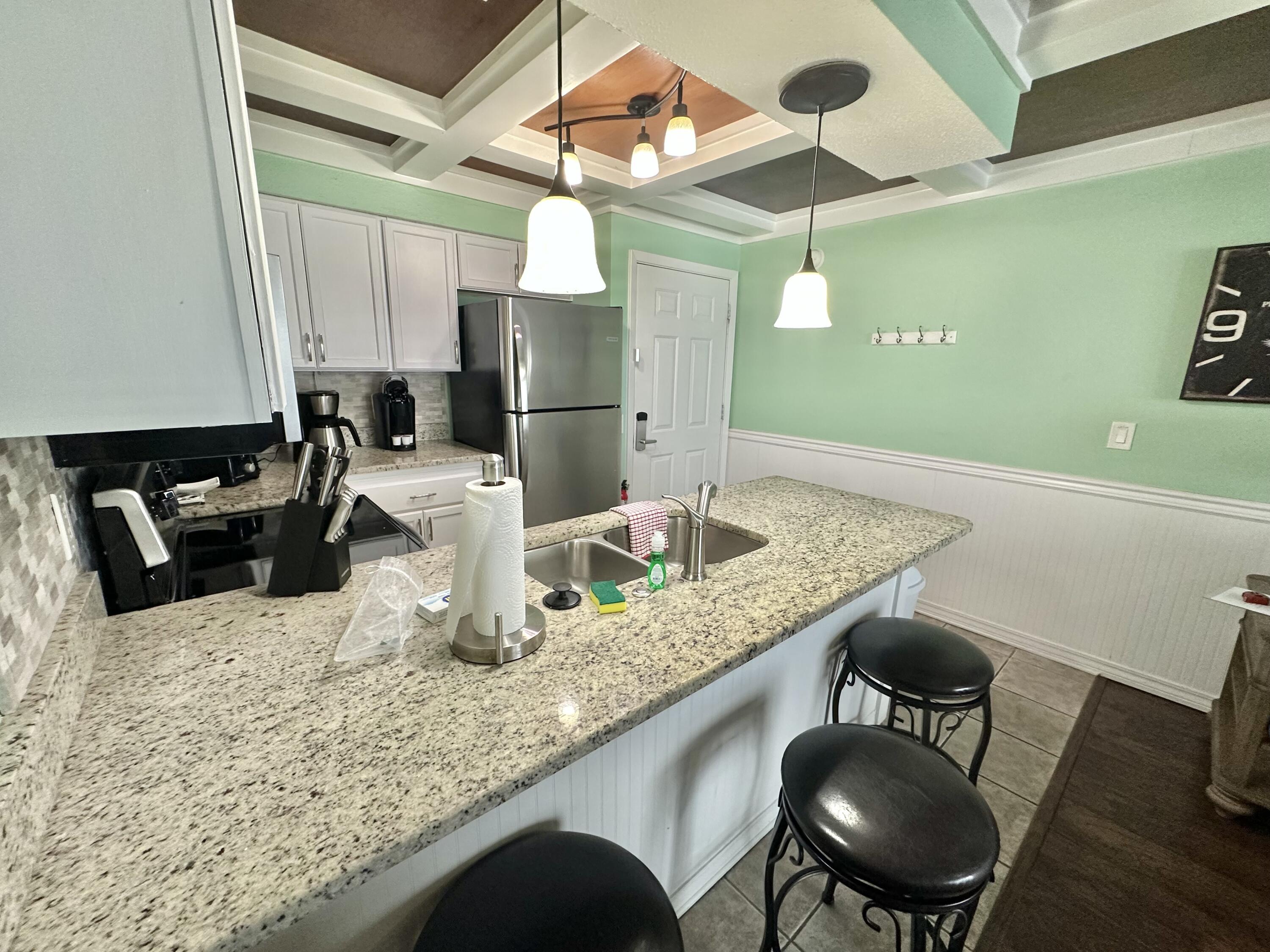 LAKEVIEW CONDO - Residential